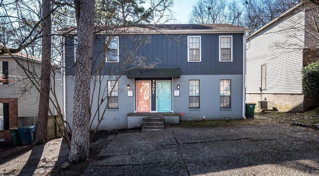 *LITTLE ROCK* CUTE DUPLEX IN MIDTOWN!! This Two Bedroom One And A Half Bathroom Duplex And Includes All Appliances! Features A Back Deck Overlooking Large Backyard! Pad For Parking! PET FRIENDLY!! AVAILABLE NOW!!!