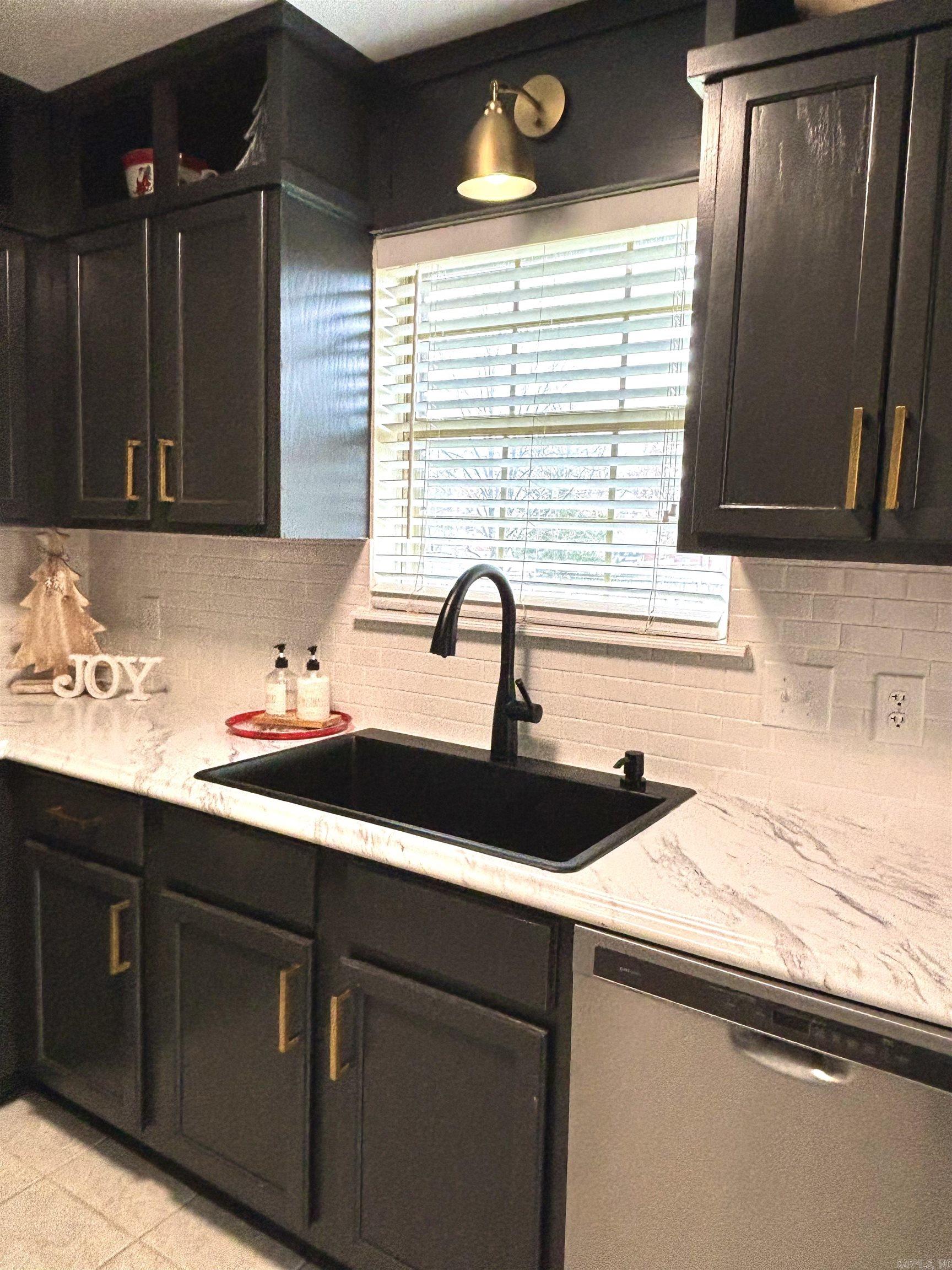 HUNTERS COVE - Residential