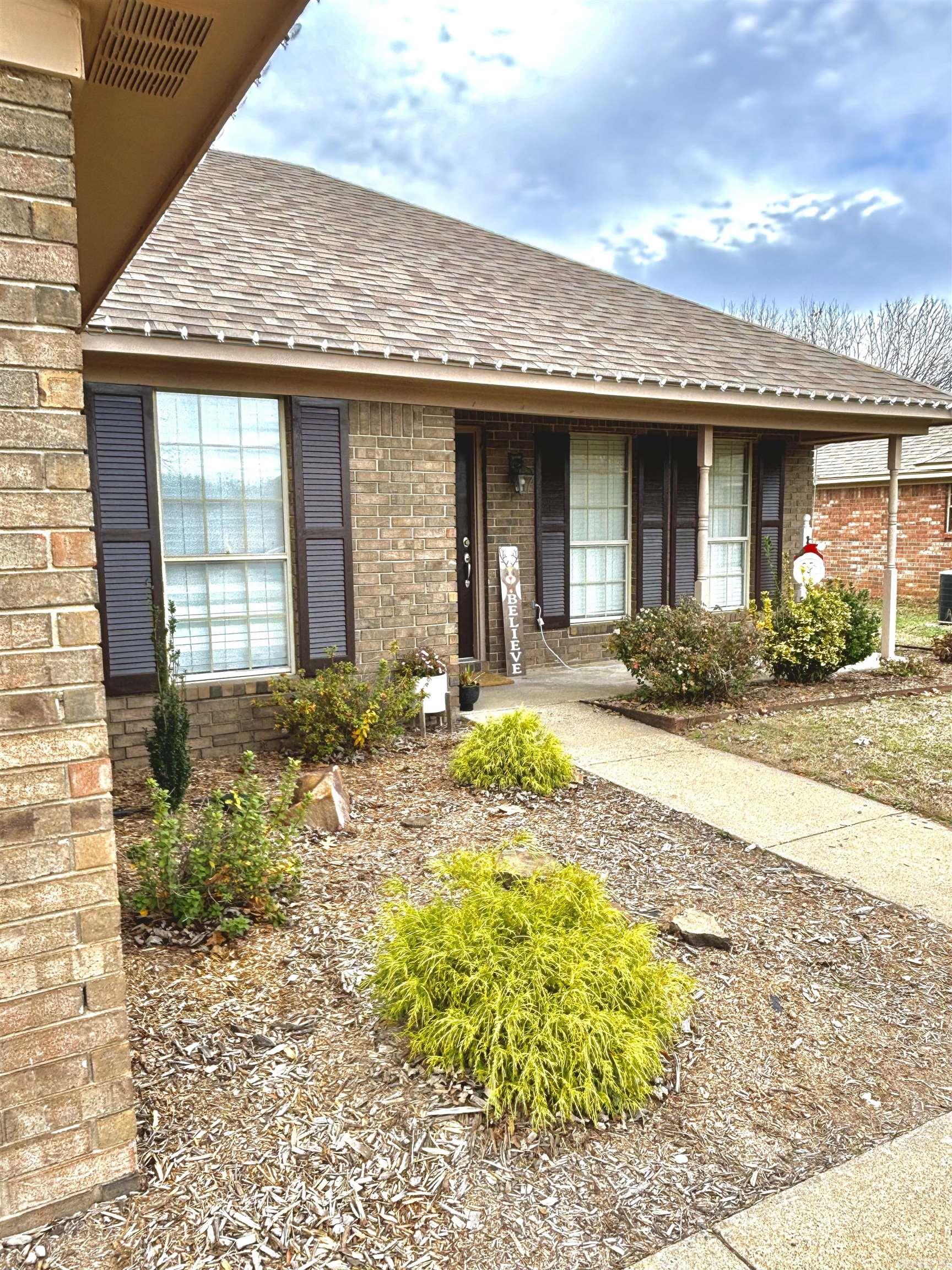 HUNTERS COVE - Residential