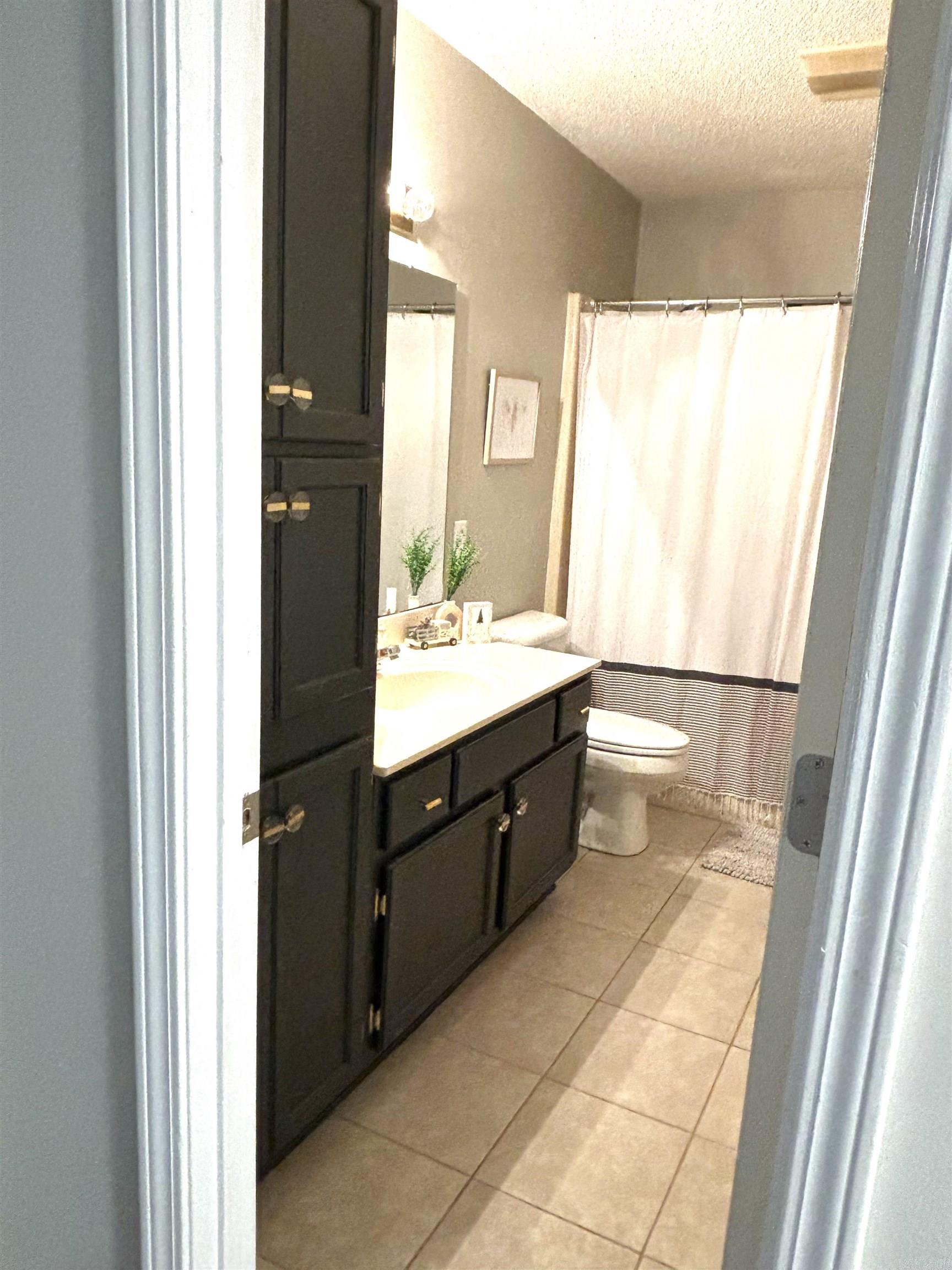 HUNTERS COVE - Residential