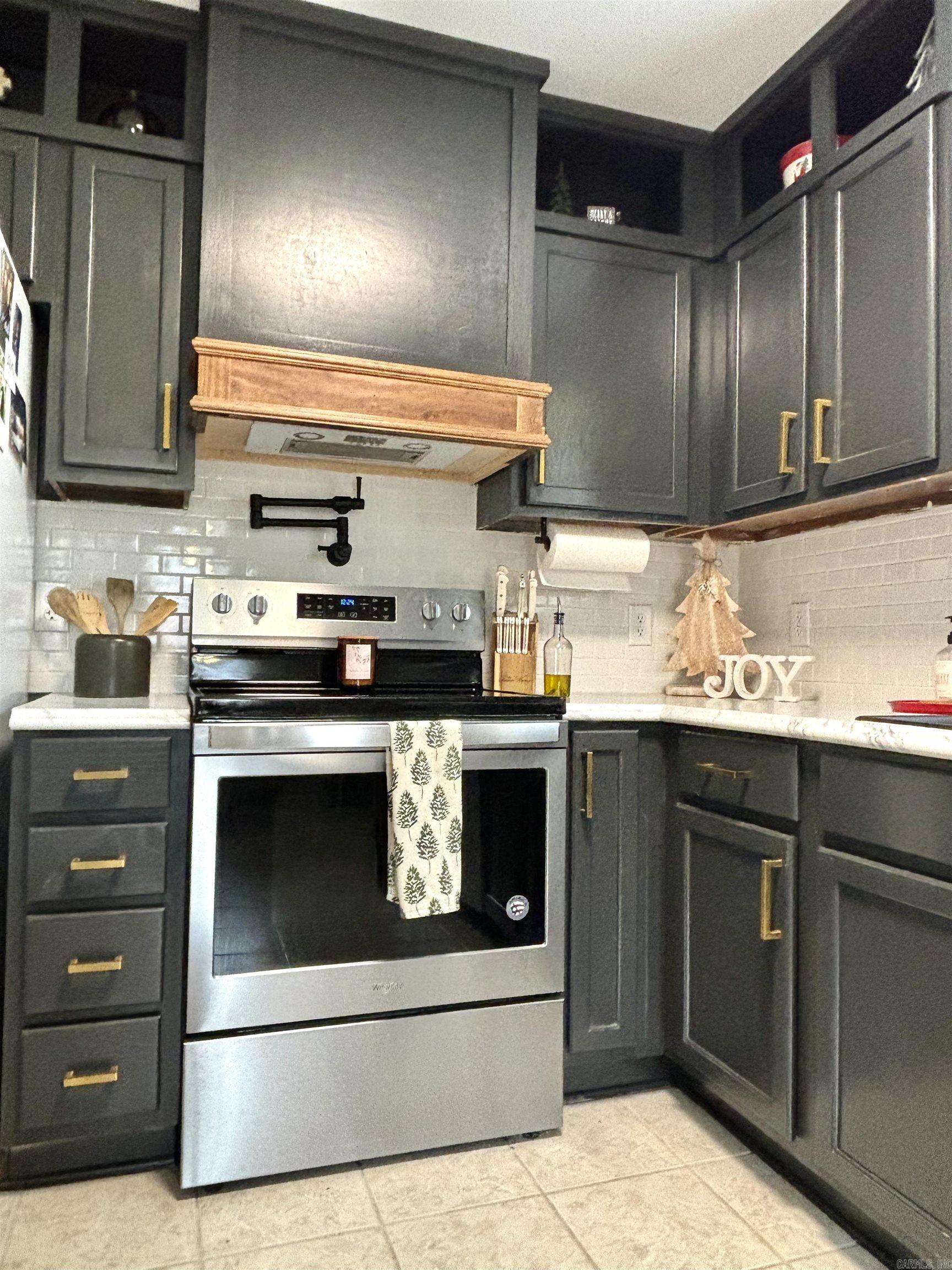 HUNTERS COVE - Residential