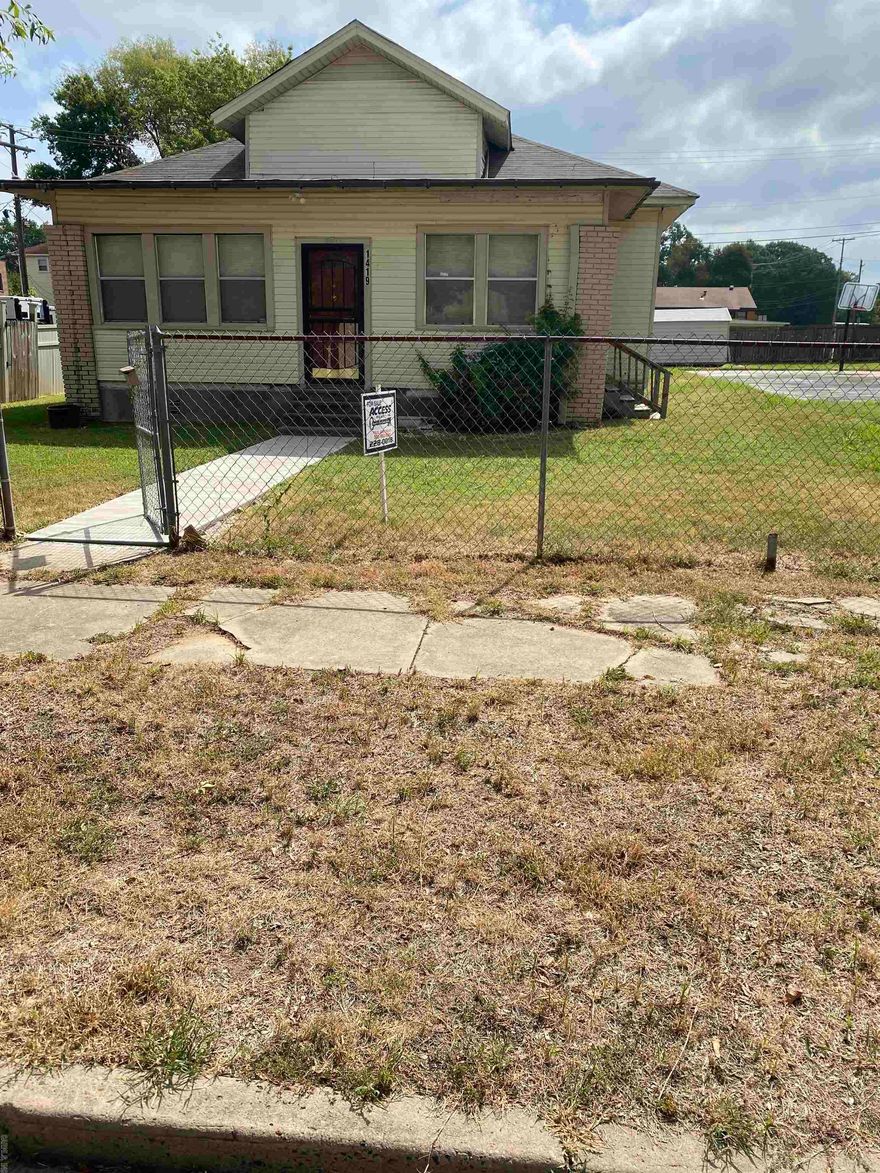 PROPERTY HAS POTENTIAL TO USE AS A COMMERCIAL PROPERTY FOR DAY-CARE CENTER AN AFTER SCHOOL PROGRAM. NEXT DOOR PROPERTY HAS A BASKET BALL COURT. THIS PROPERTY IS FULLY FENCED.PROPERTY HAS 2 BEDROOMS AND ONE BATH. BEING SOLD "AS IS" SELLER WILL PROVIDE A TERMITE POLICY. PROPERTY HAS BEEN UPGRADED,WITH A CENTRAL HEAT/AIR, NEW ROOF REDONE THE FOUNDATION,NEW FLOORING AND PAINTING.PUT IN A NEW BATHROOM WITH A NEW BATHTUB.A NEW LAUNDRY ROOM WAS INSTALLED. See agents remarks!!