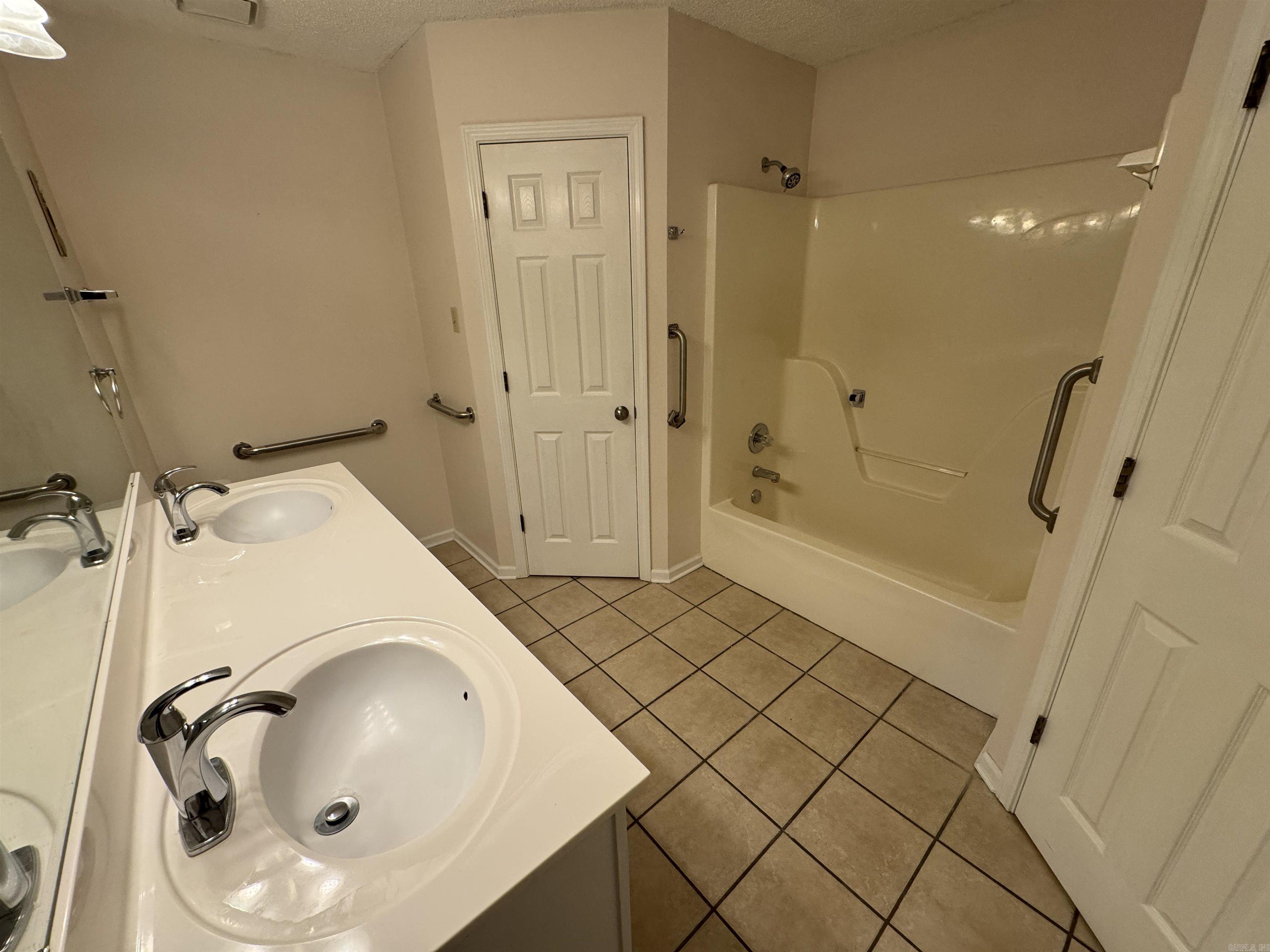 AMBER OAKS ADDN - Residential