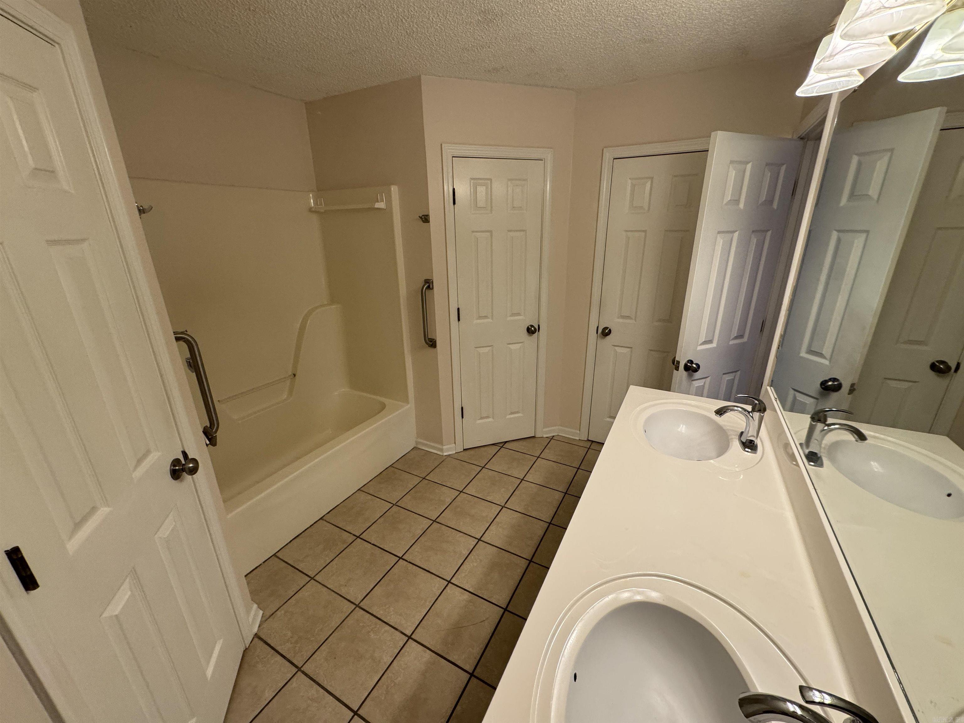 AMBER OAKS ADDN - Residential