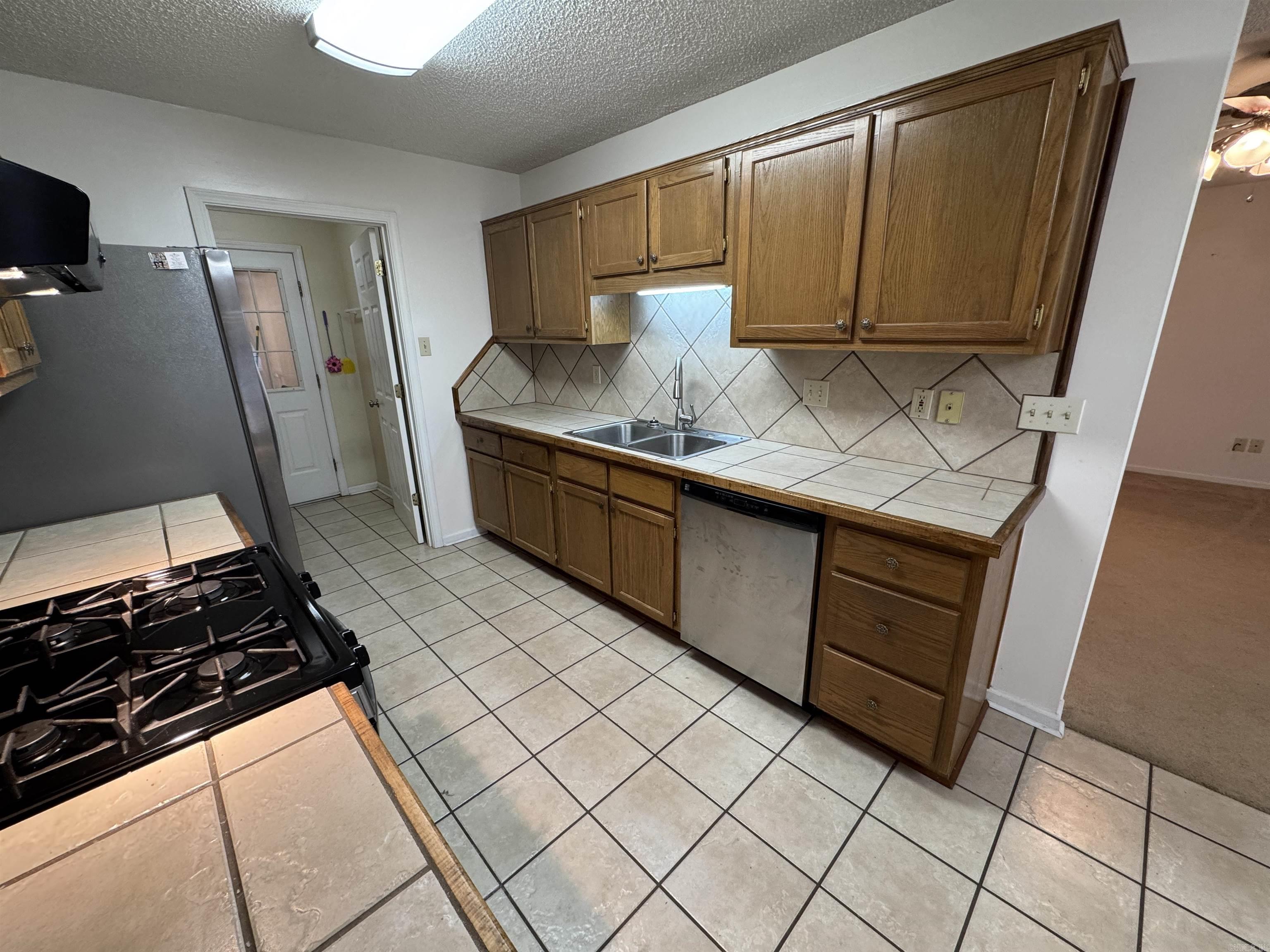 AMBER OAKS ADDN - Residential