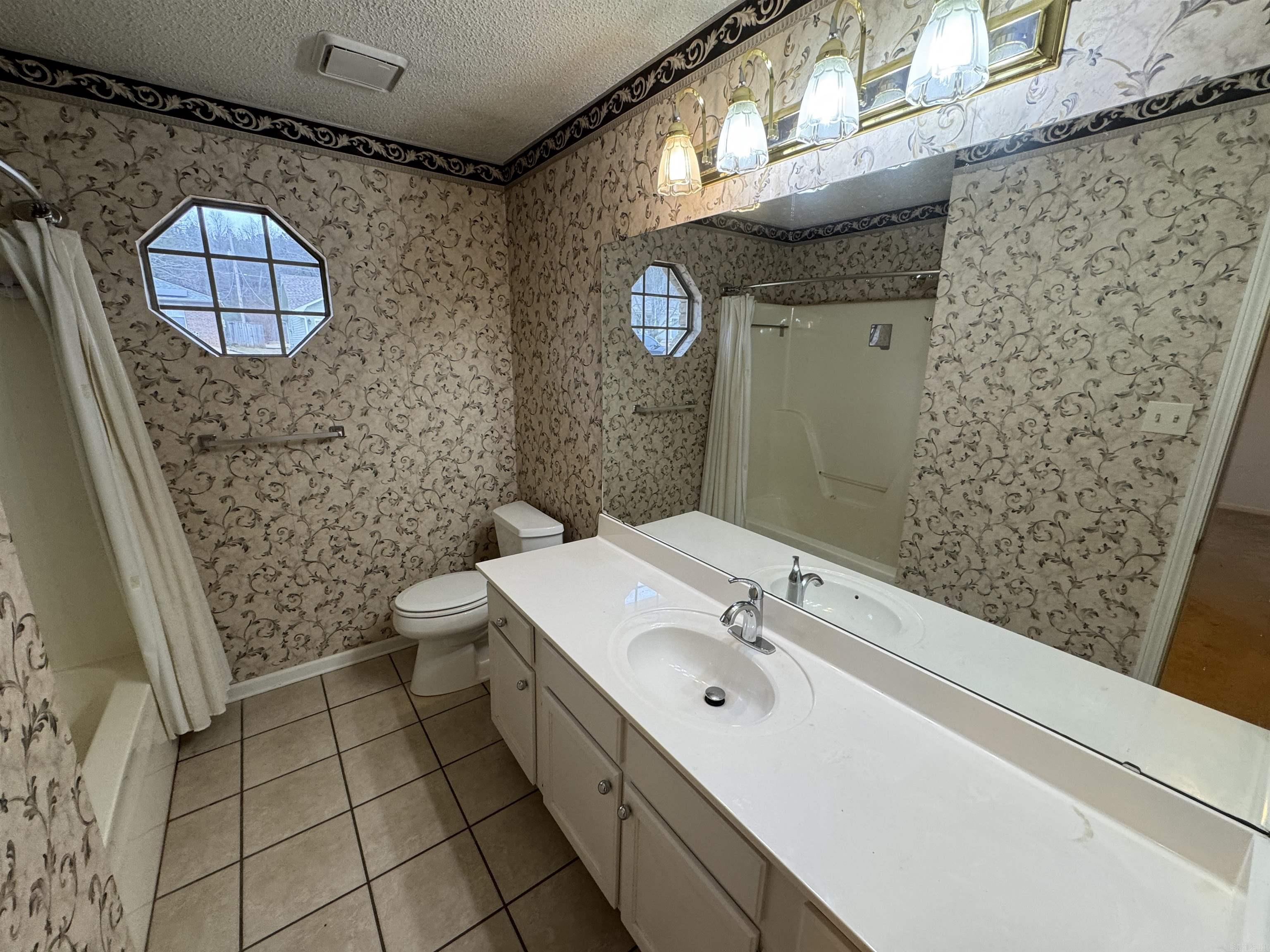 AMBER OAKS ADDN - Residential