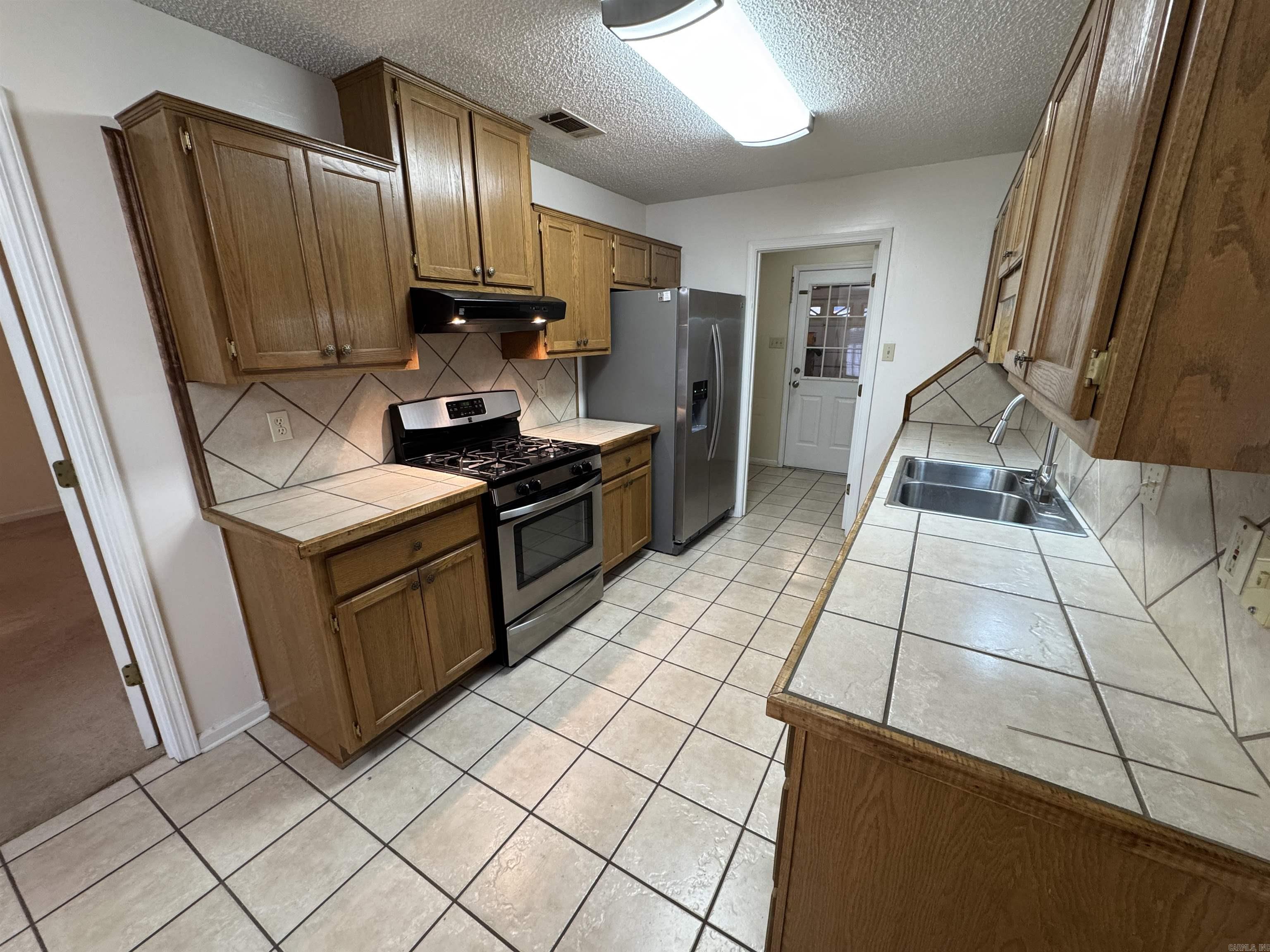 AMBER OAKS ADDN - Residential