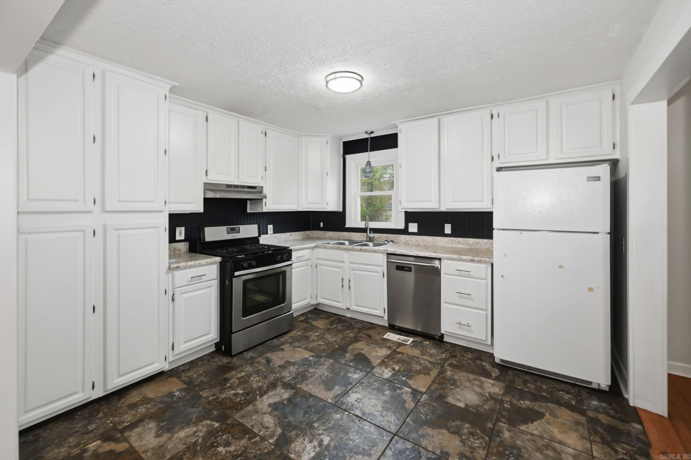 FOREST HILLS - Residential