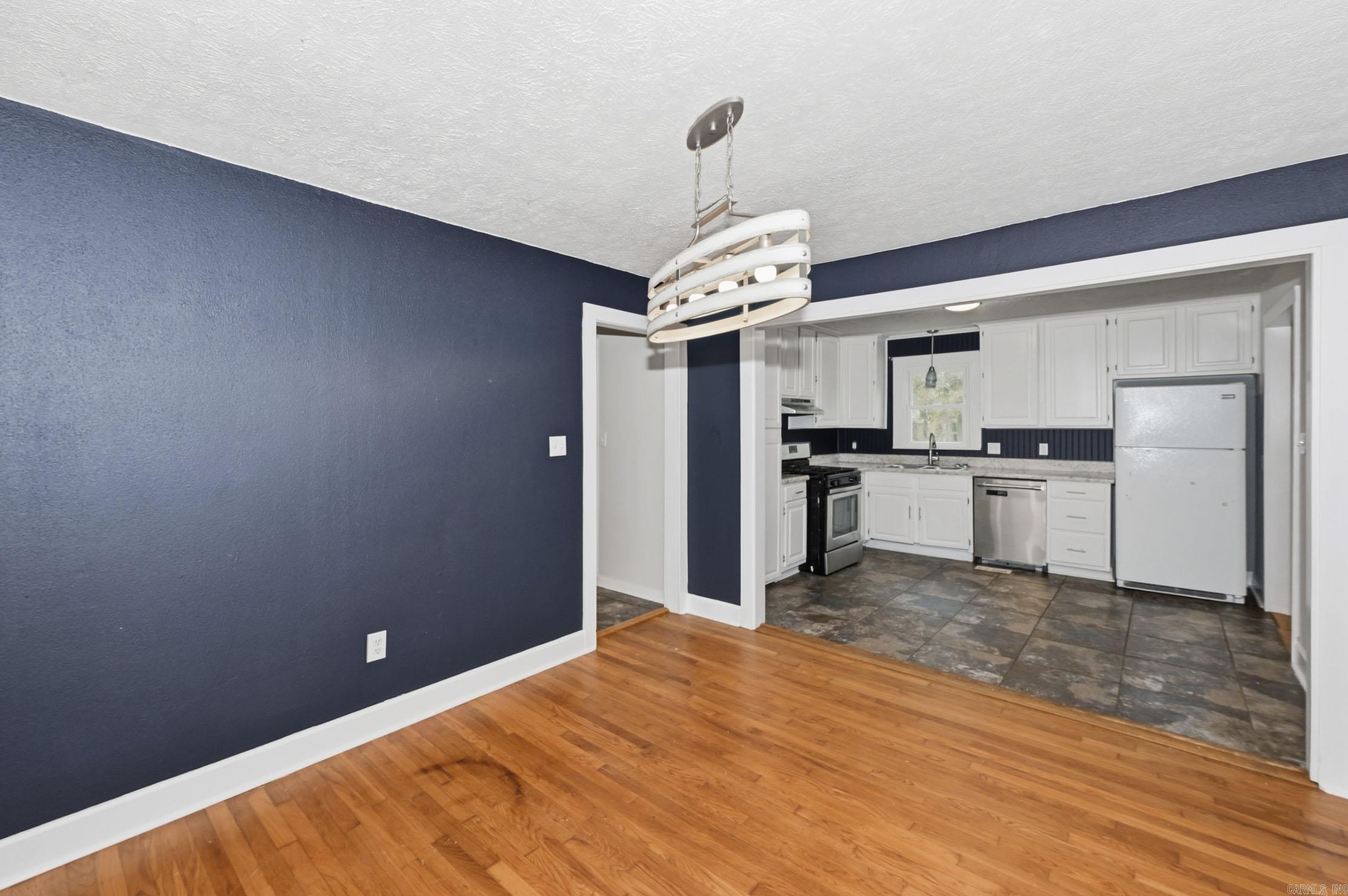 FOREST HILLS - Residential