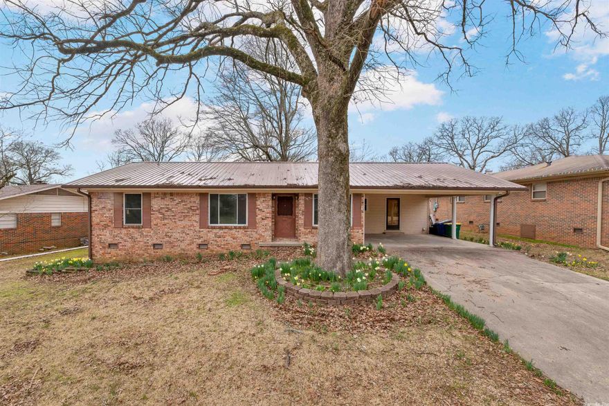 Completely remodeled home in the Crestwood School District!  3/2 Charmer with a large back yard and walk-in shower in the master bath!  This one won't last long.  Come take a look today!