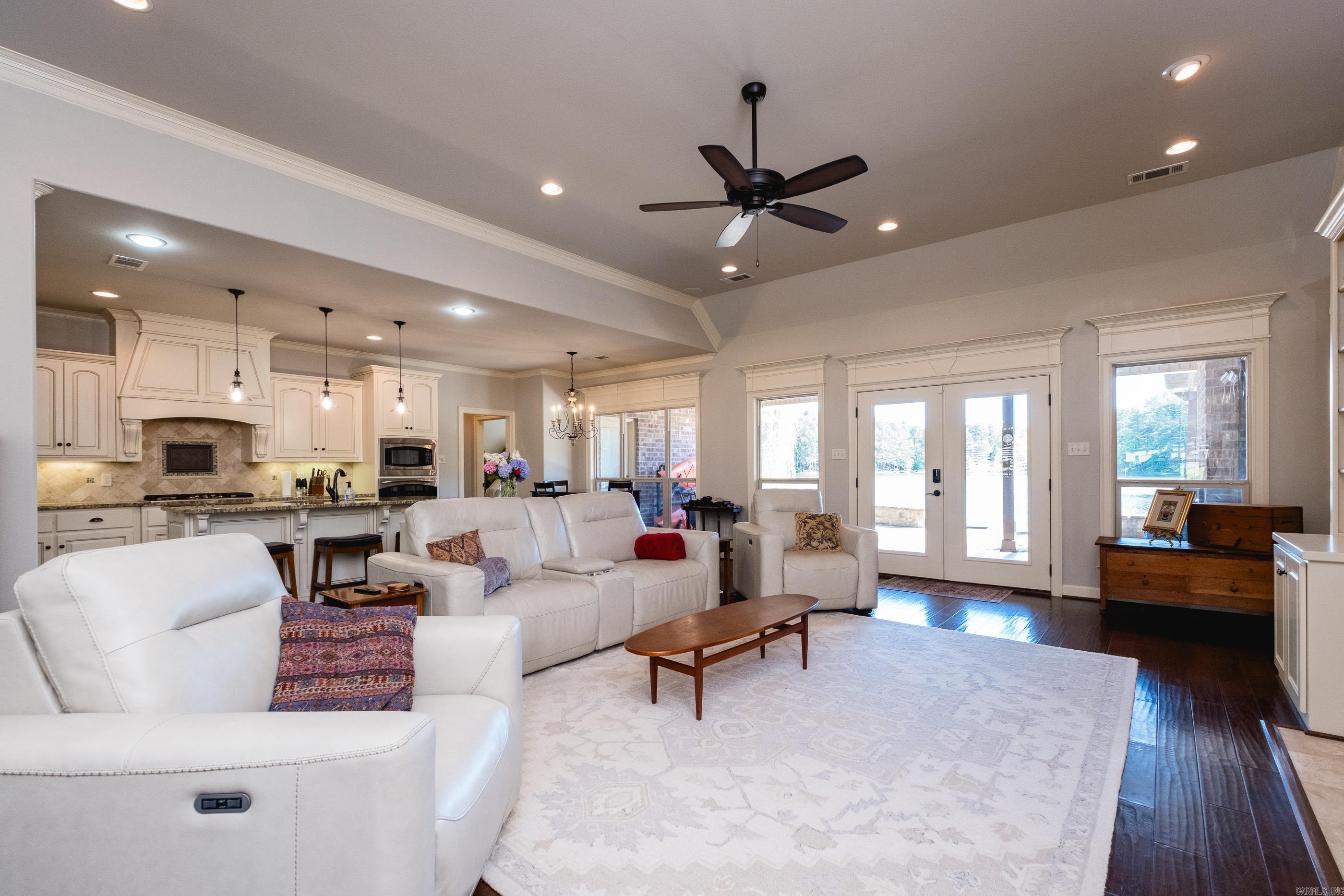 SIENNA LAKE - Residential