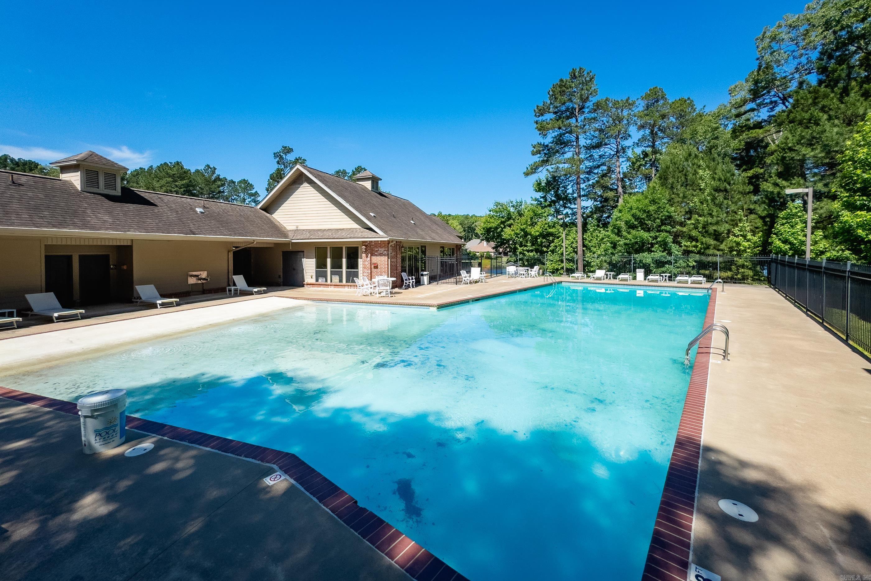 SIENNA LAKE - Residential