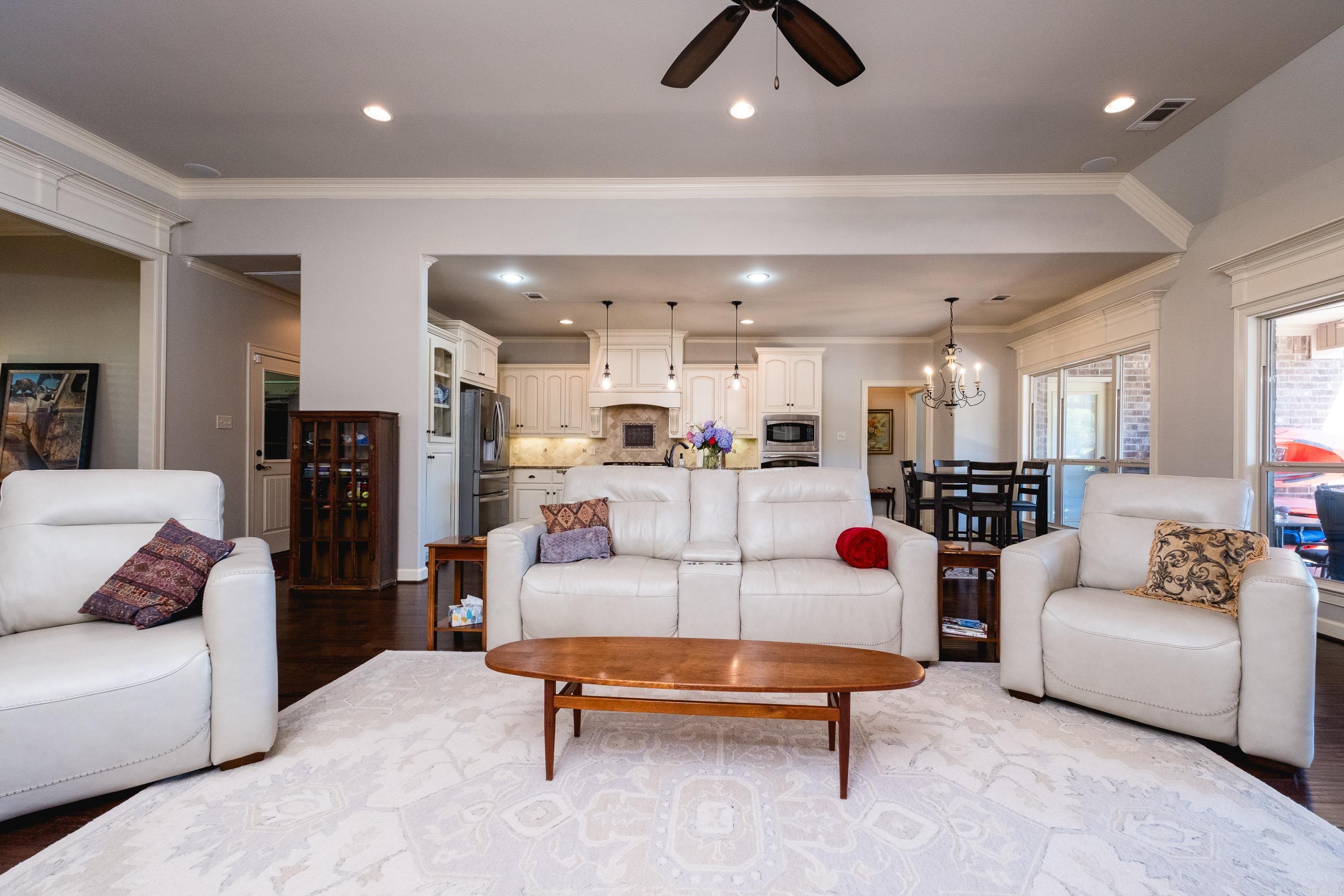 SIENNA LAKE - Residential