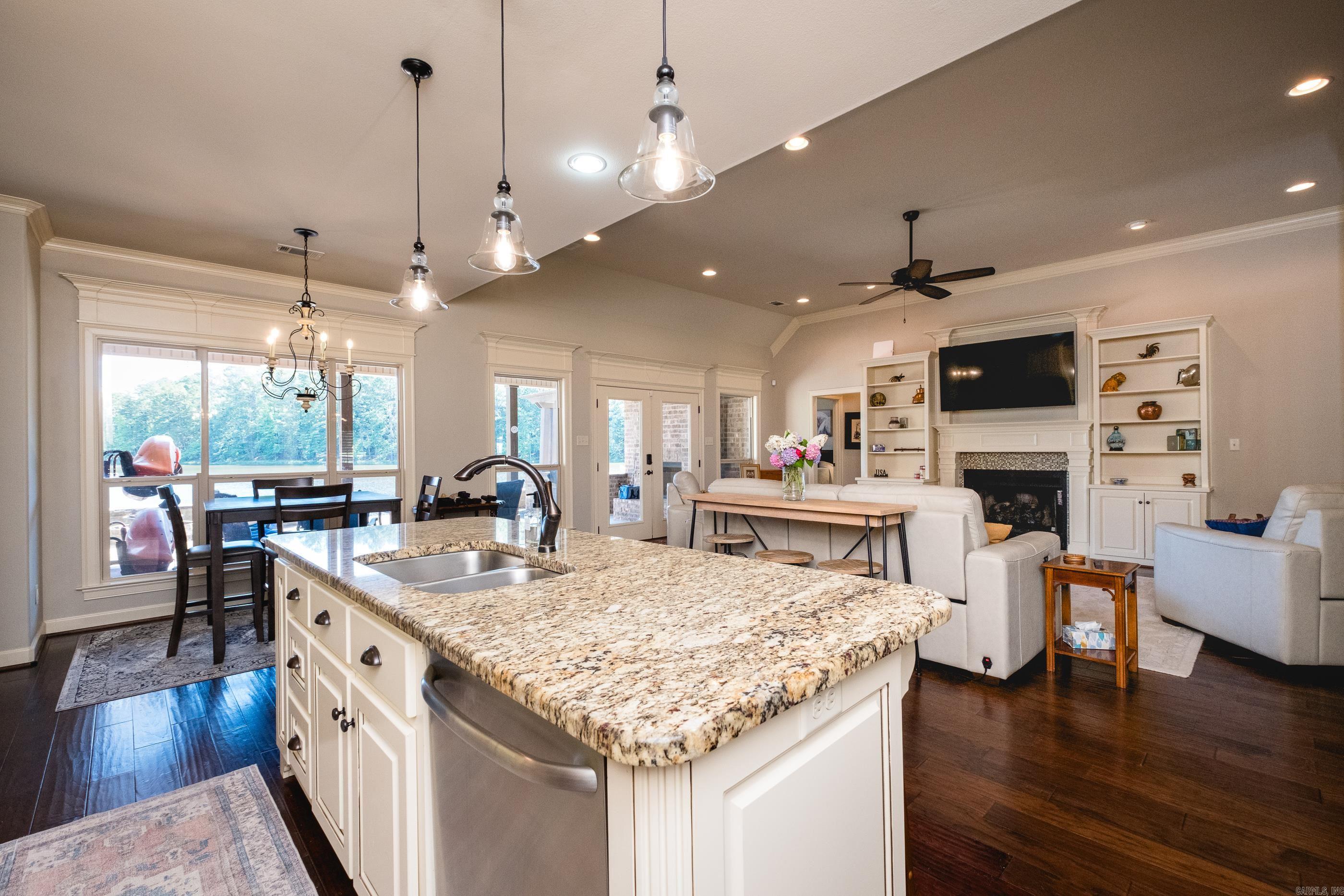 SIENNA LAKE - Residential