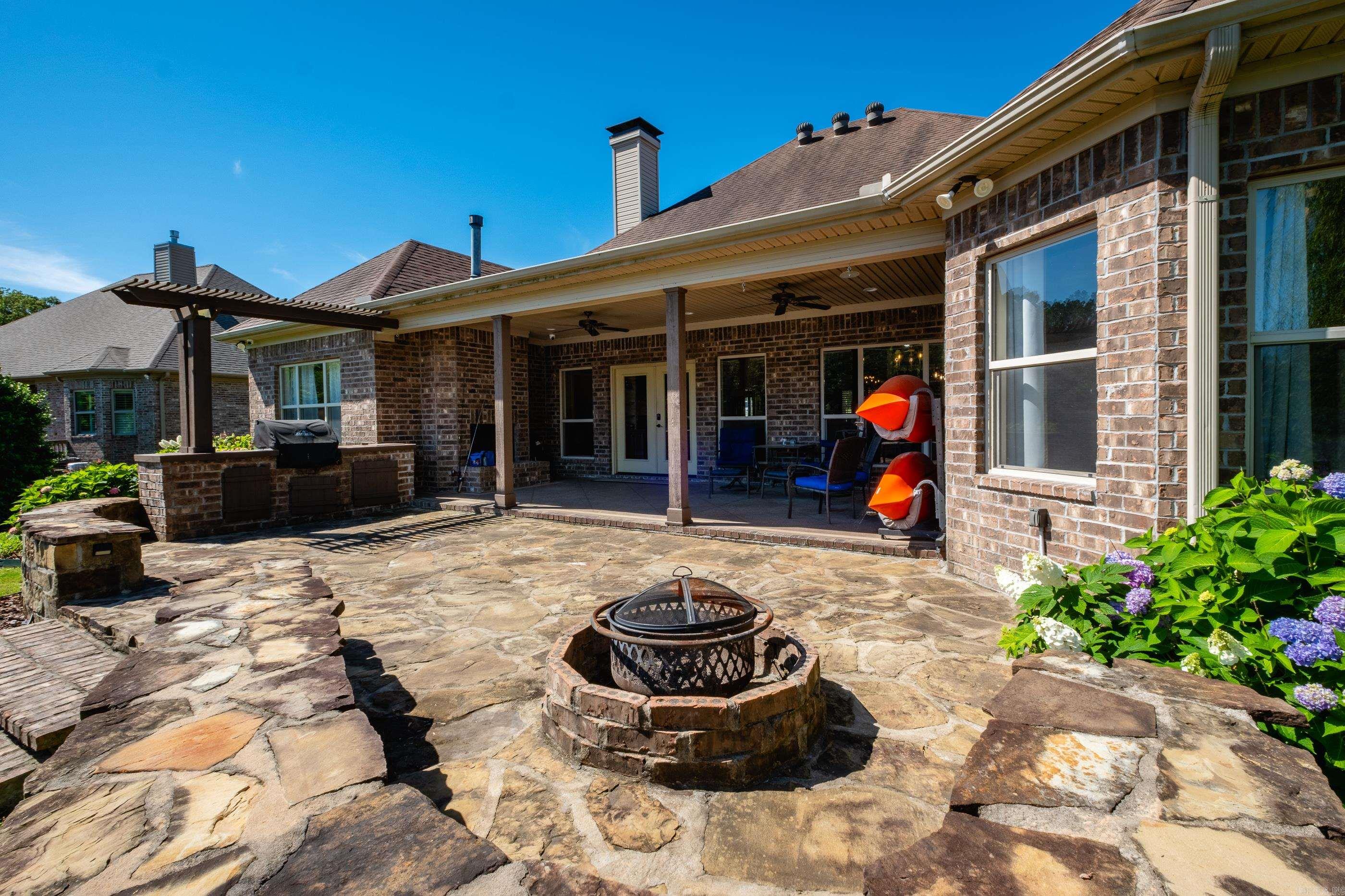 SIENNA LAKE - Residential