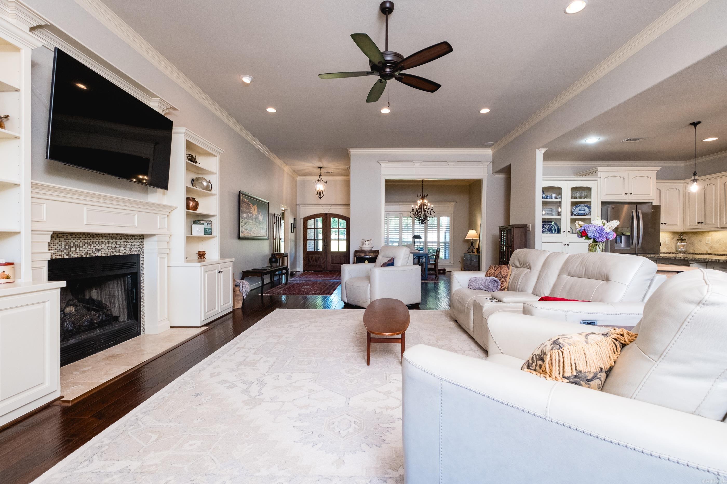 SIENNA LAKE - Residential