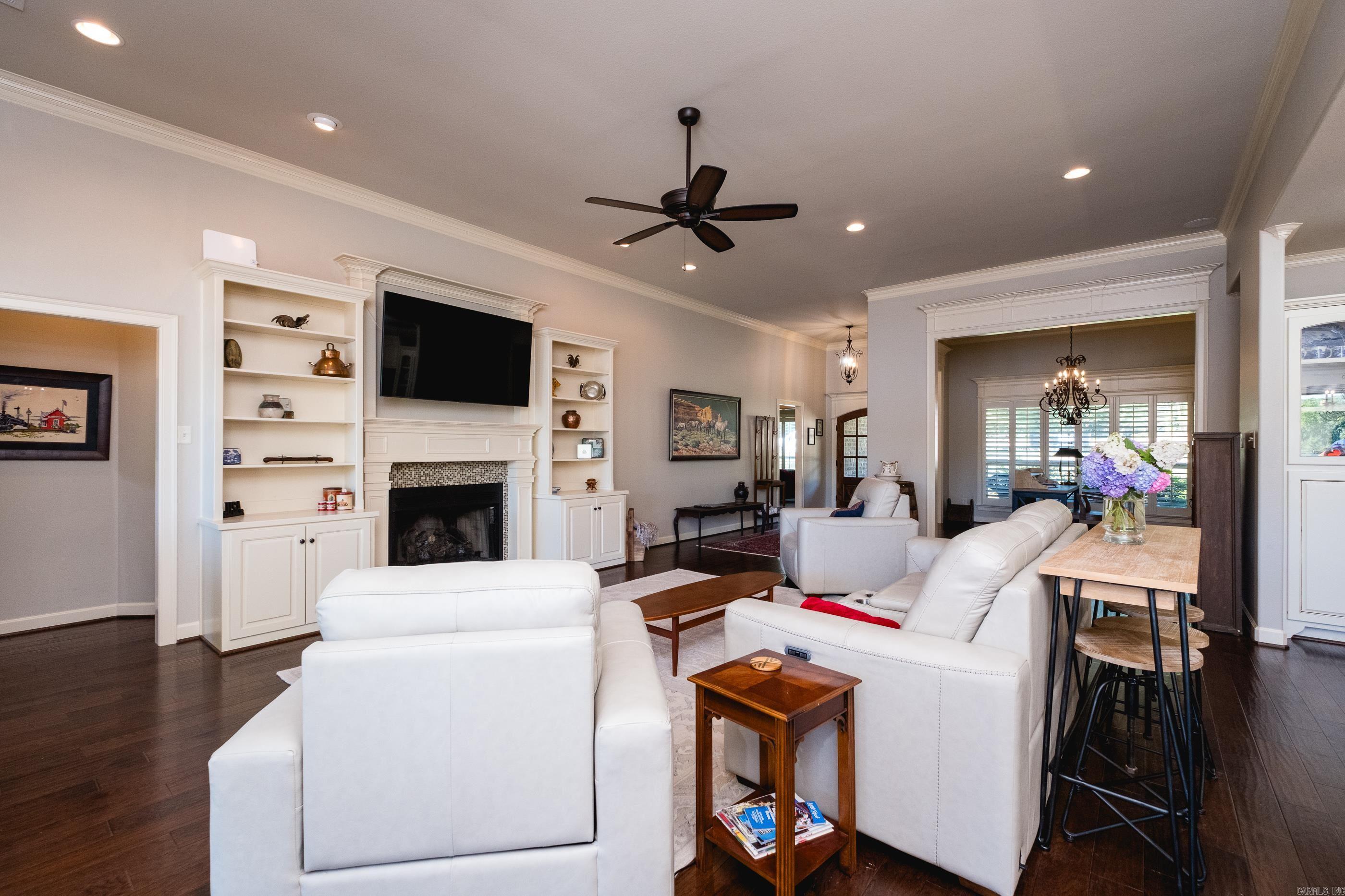 SIENNA LAKE - Residential