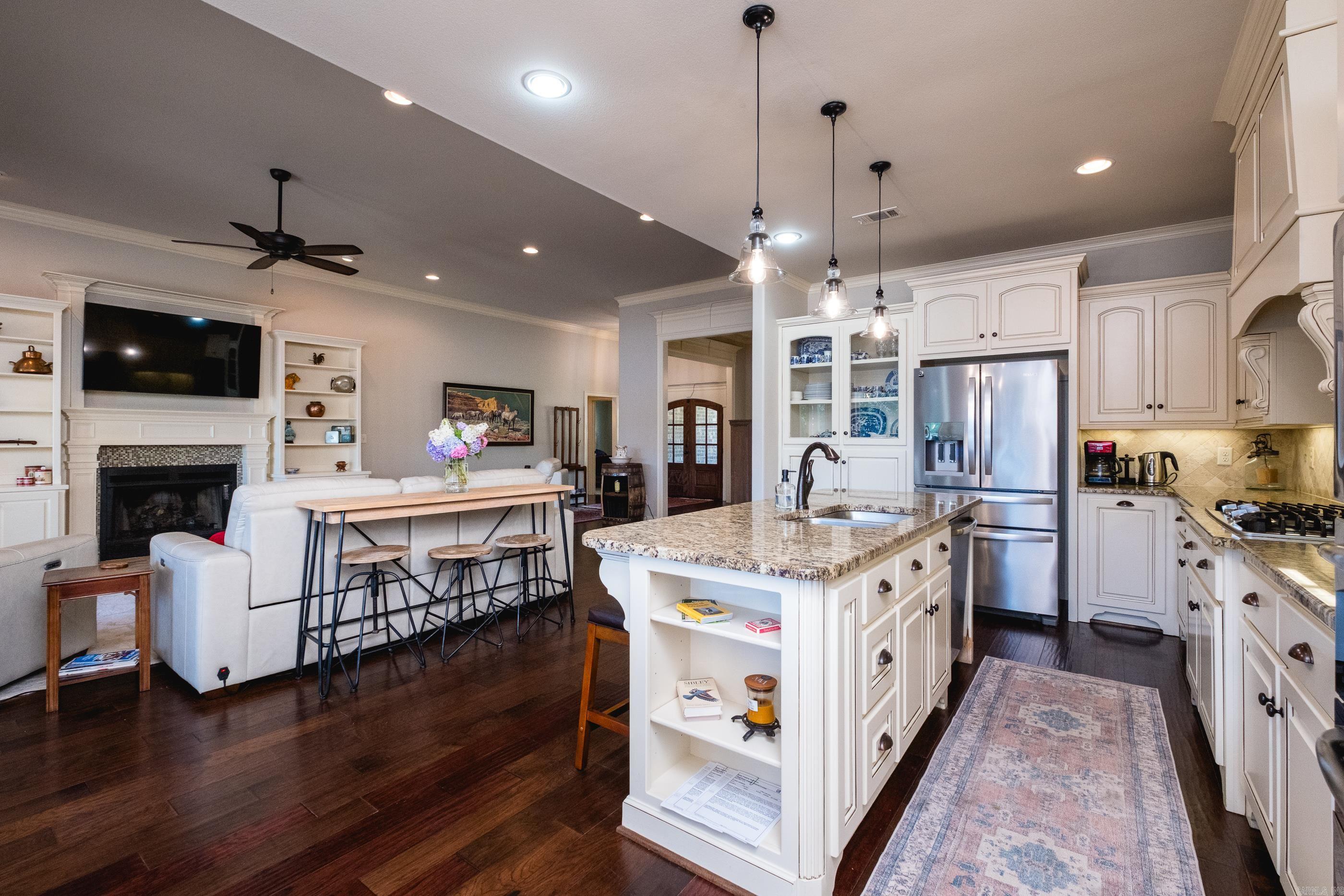 SIENNA LAKE - Residential