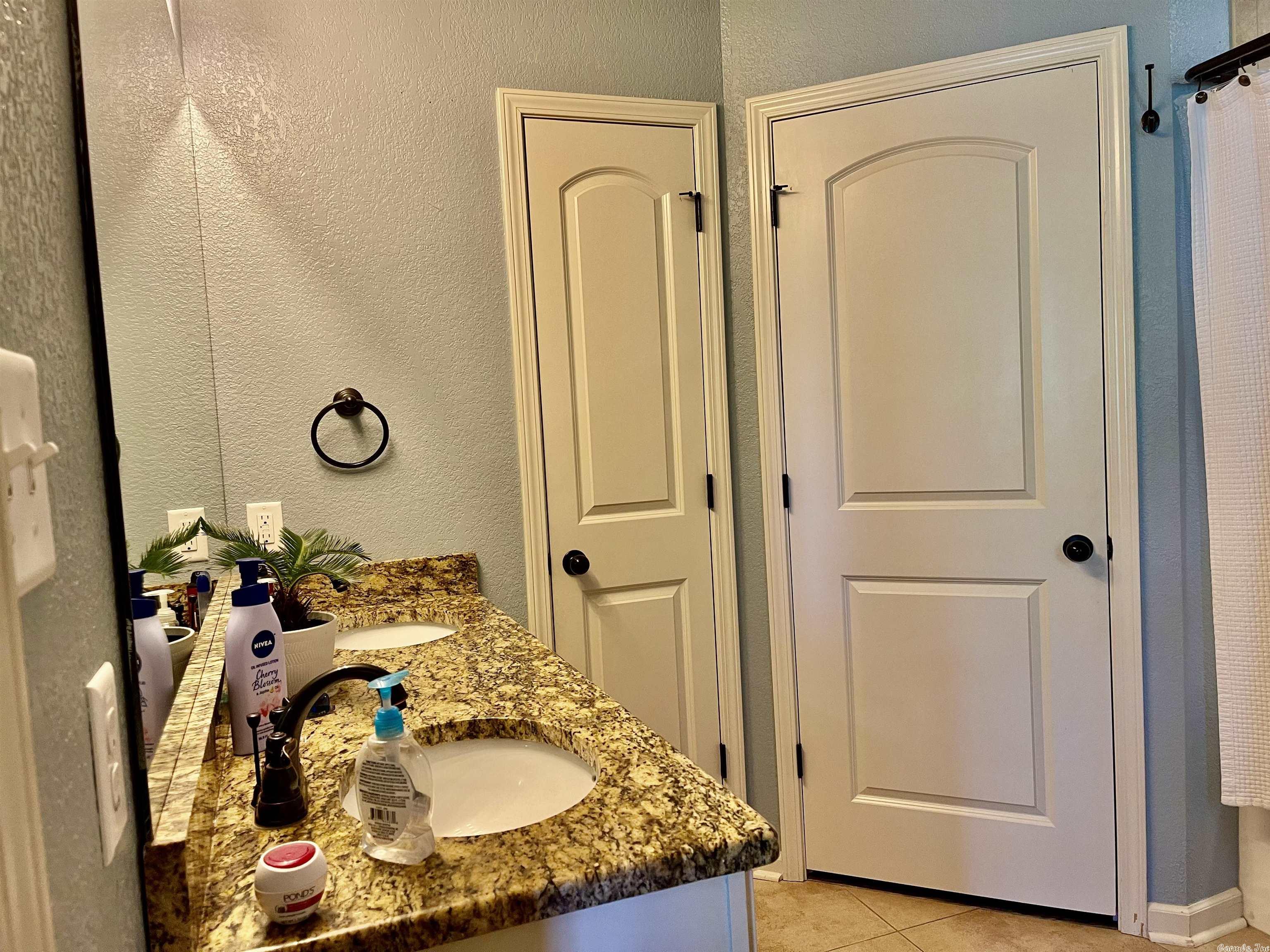 NORTH HAVEN - Residential