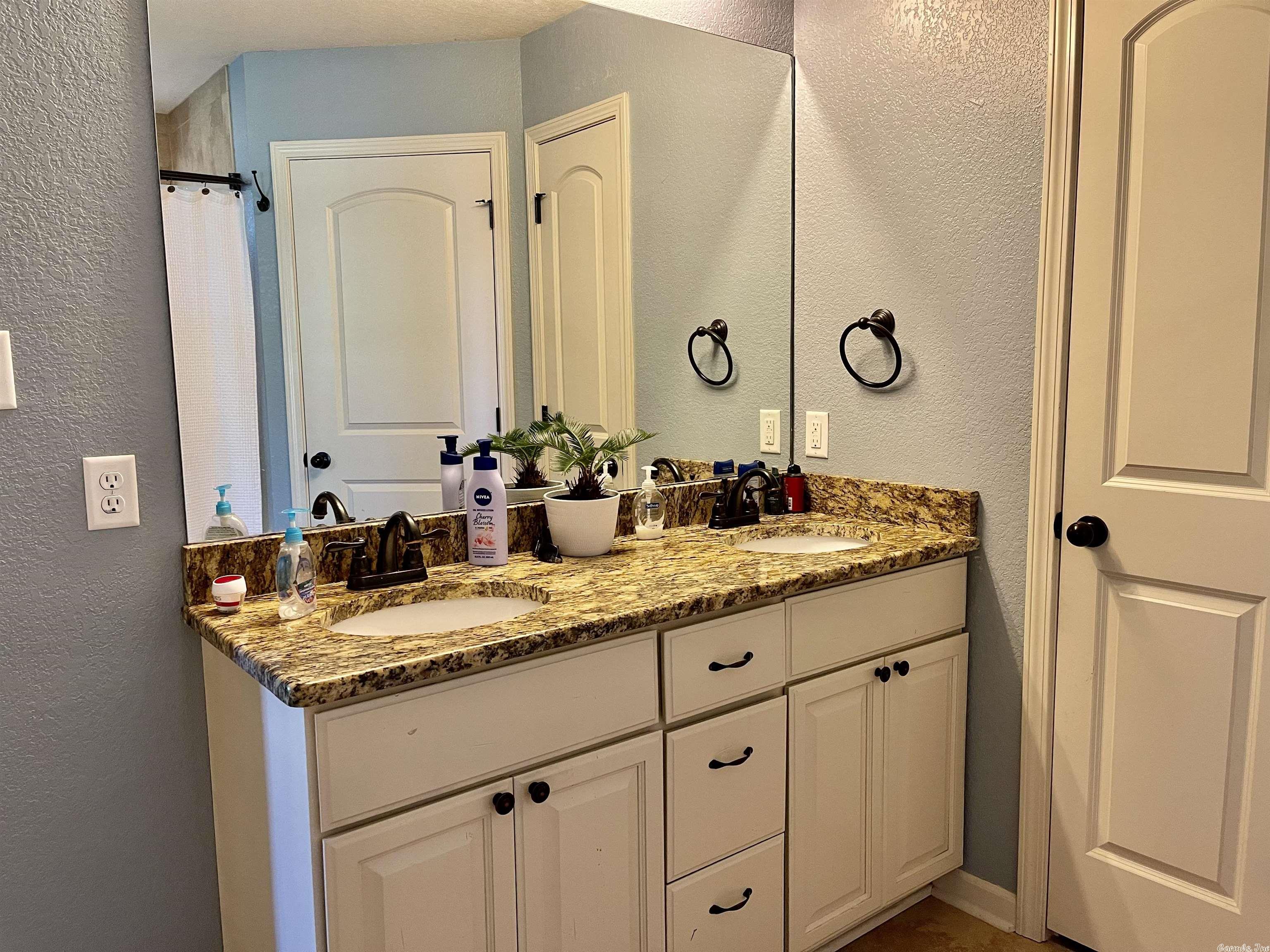 NORTH HAVEN - Residential