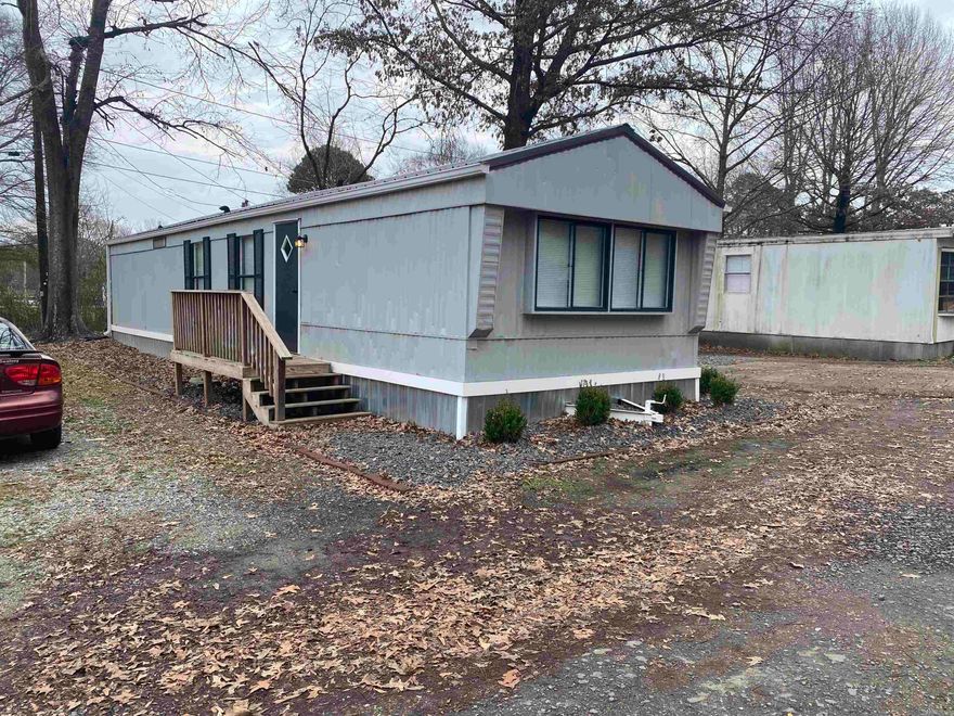 Come check out this newly remodeled mobile home. 2 bedrooms and 1 bathroom. $50 water/trash fee. Pets acceptable with $250 non-refundable fee and $40 per month pet fee.Lease terms $675 deposit, $40 application fee. Apply online at c21prjxrentals.com