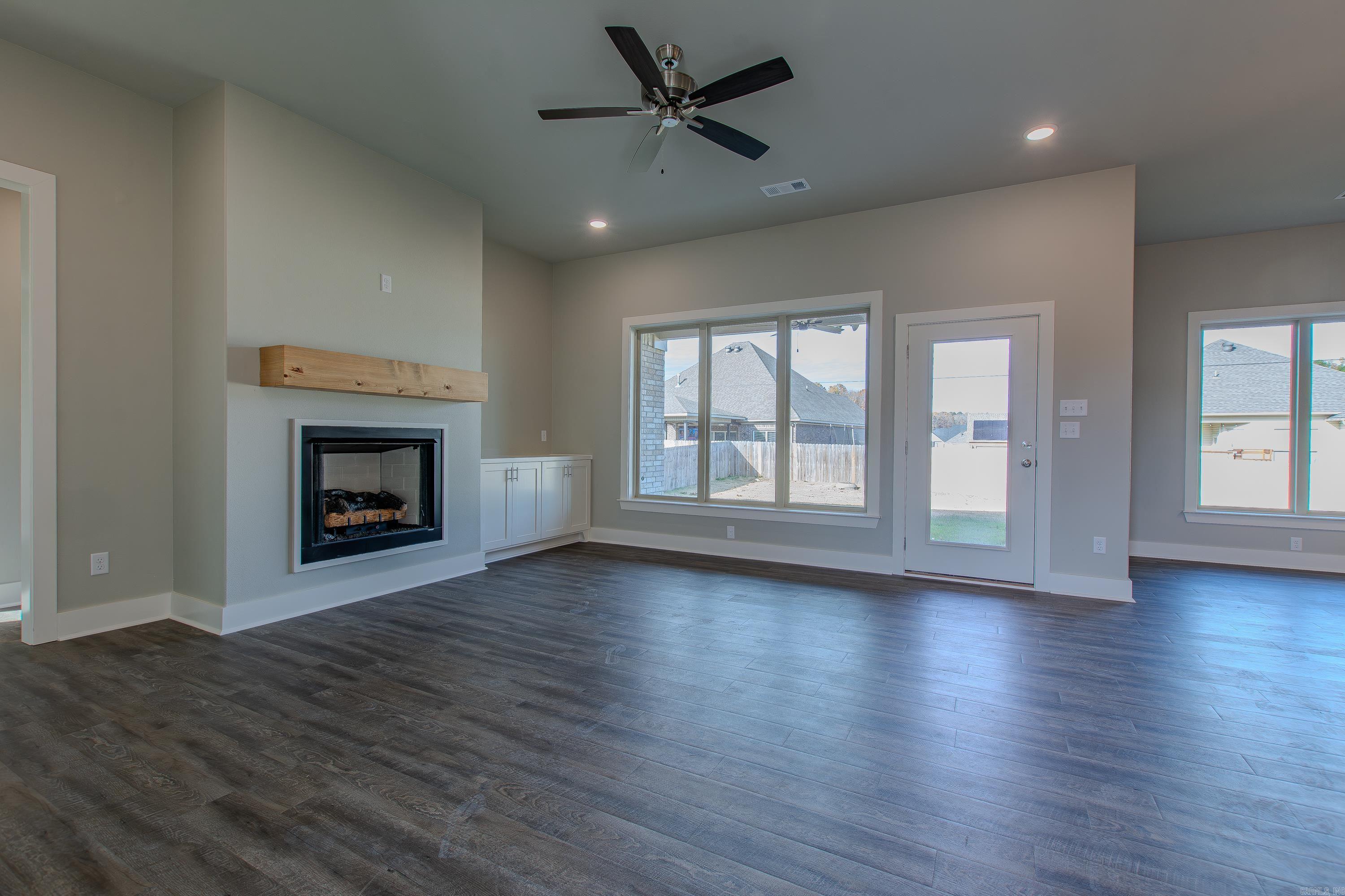 CYPRESS VALLEY - Residential