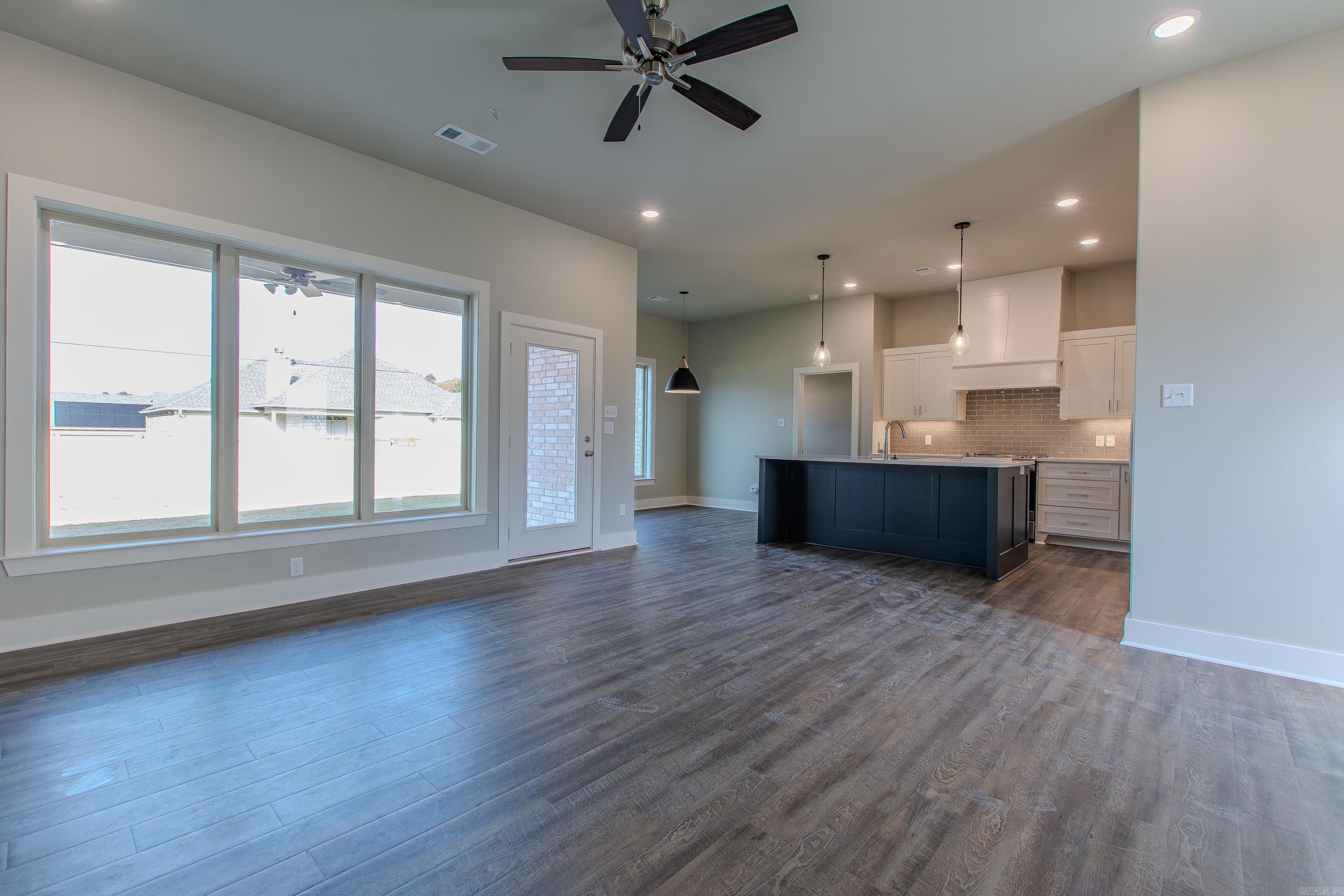 CYPRESS VALLEY - Residential