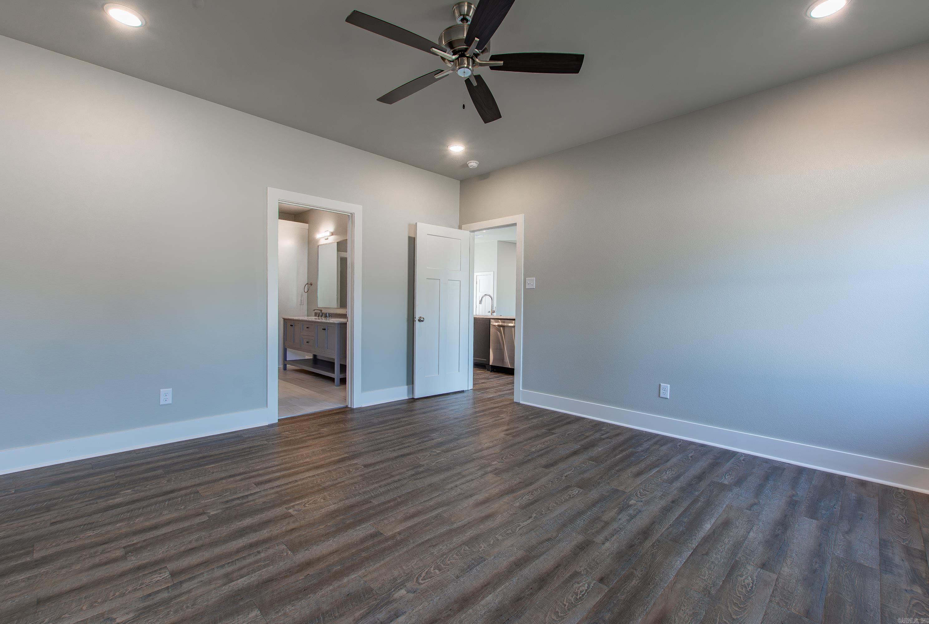 CYPRESS VALLEY - Residential