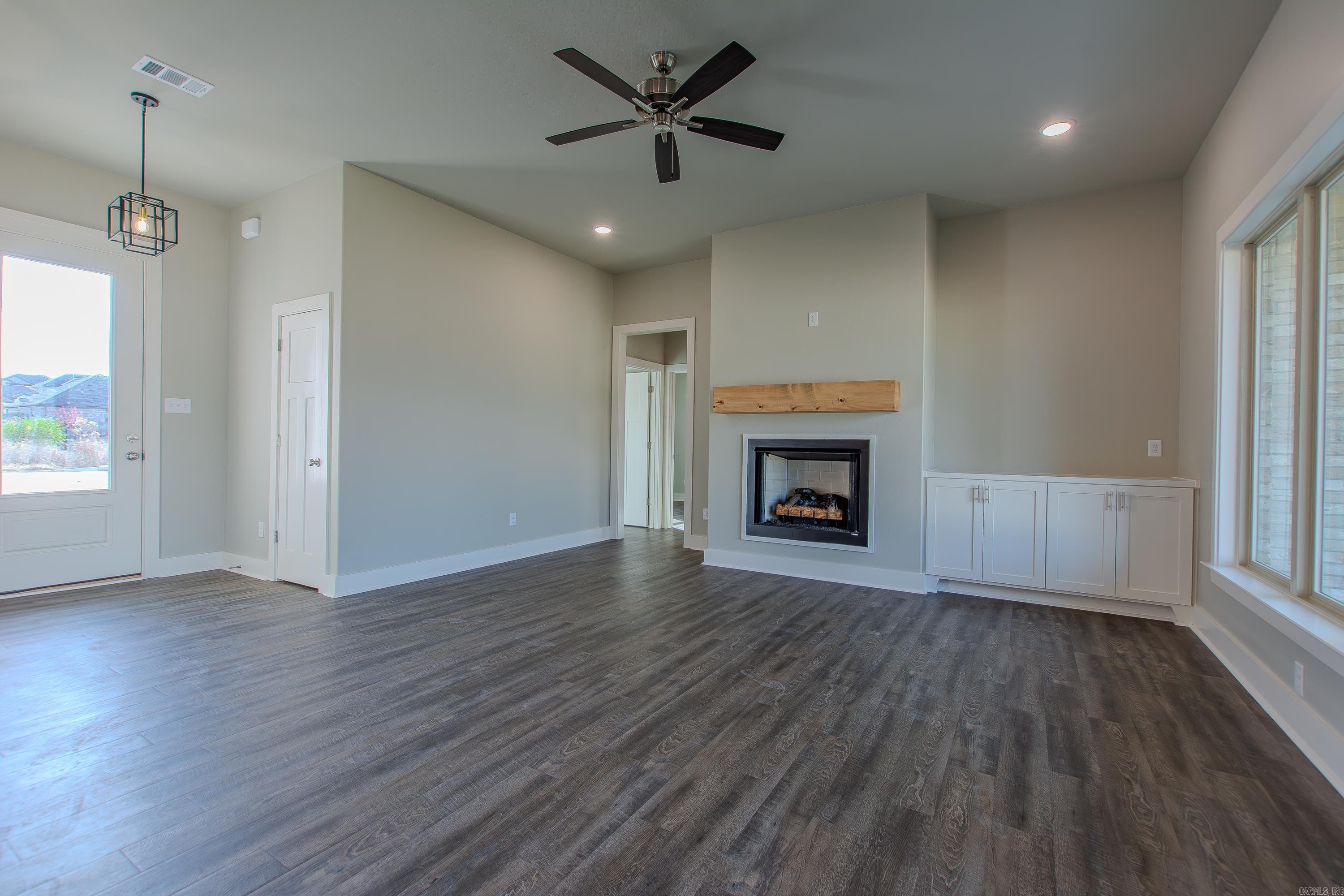 CYPRESS VALLEY - Residential