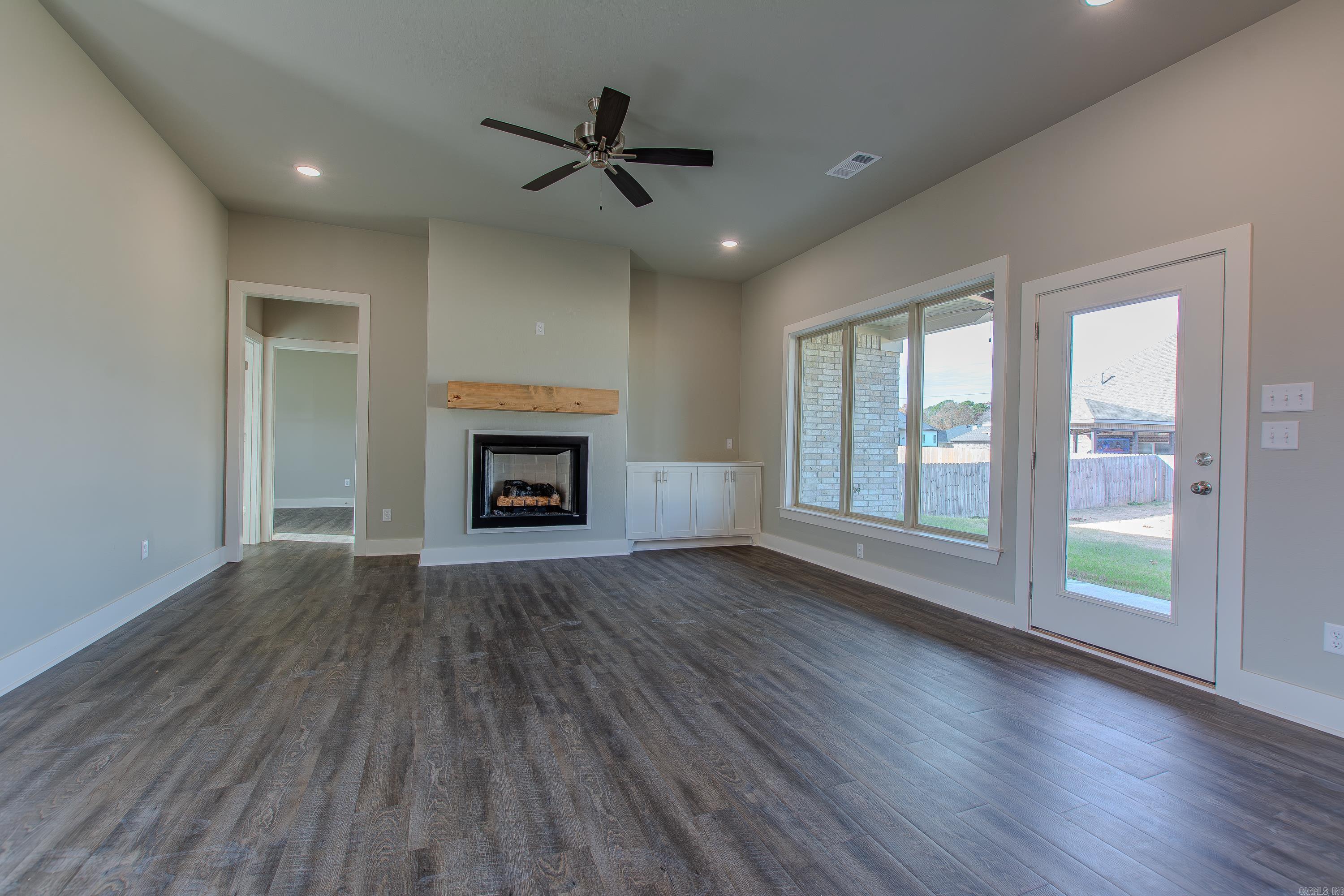 CYPRESS VALLEY - Residential