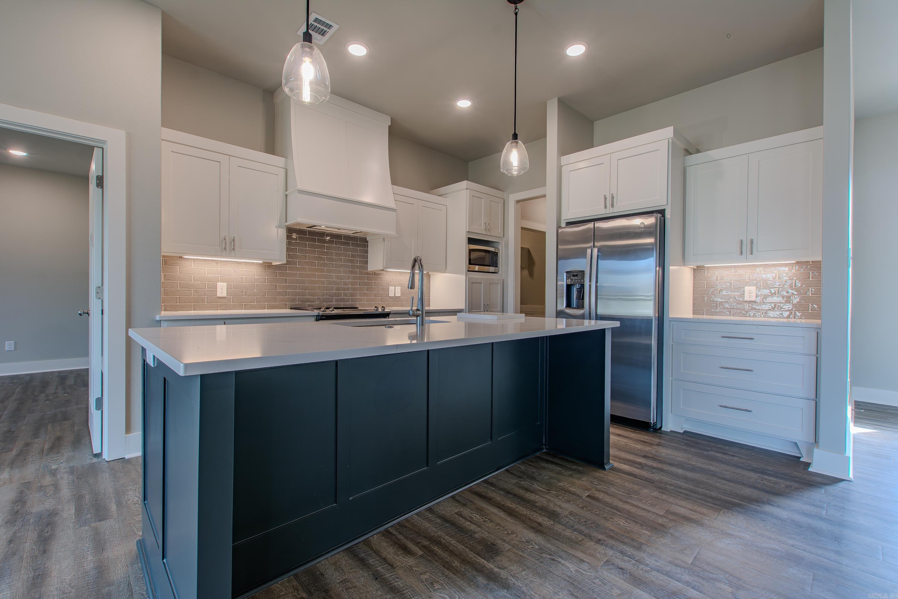 CYPRESS VALLEY - Residential