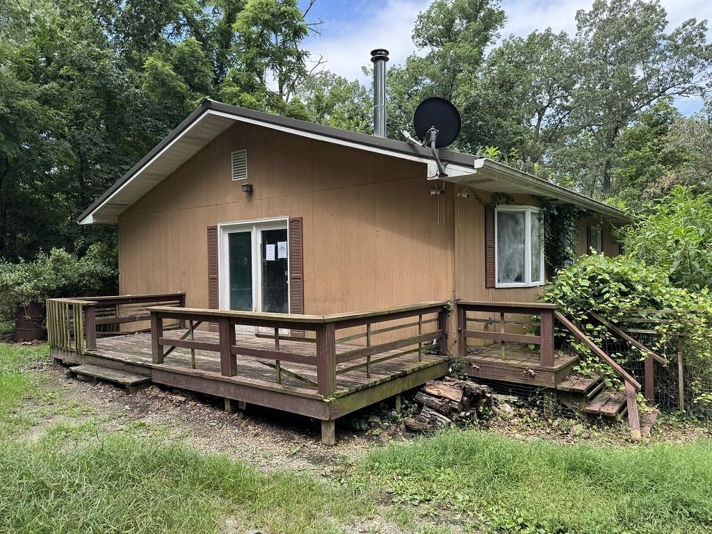 LOOKING FOR A HOME WITH MORE THAN AN ACRE OF LAND THATāS CLOSE TO TOWN. THIS ONE MAY BE FOR YOU. THIS 3 BEDROOM/ 1.5 BATH HOME SITTING ON A WOODED 1.75 ACRES. PROPERTY FEATURES: STORAGE BUILDINGS, A CAR PORT, A 3-SIDED DECK & A FENCED IN YARD. INSIDE YOU WILL FIND A WOOD BURNING STOVE, OPEN FLOOR PLAN, PLUS A BAY WINDOW IN THE LIVING ROOM.