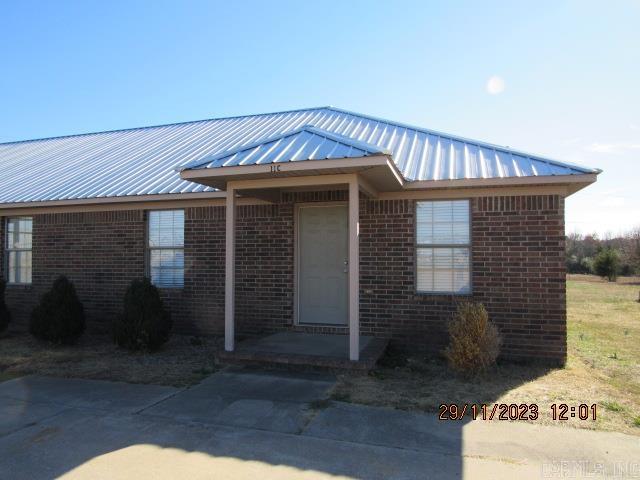 Well maintained 2-bedroom duplex in the heart of Guy, newer laminate floors in kitchen & bathroom, 2-inch blinds throughout, all kitchen appliances including refrigerator, separate laundry area with hook-ups, oversized bedrooms, all electric, lawn care & trash included. No Pets. ***PLEASE NOTE WE DO NOT ADVERTISE ON CRAIGSLIST OR FACEBOOK MARKETPLACE. ANY LISTING OF OURS SEEN IS A SCAM!!!***