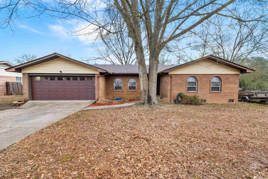 Great space with this home - large bedrooms and two living areas. Updated in 2016 with windows, carpet, paint, water heater, Roof replaced in January 2023. Enjoy the horse pasture behind you as you enjoy your morning coffee.