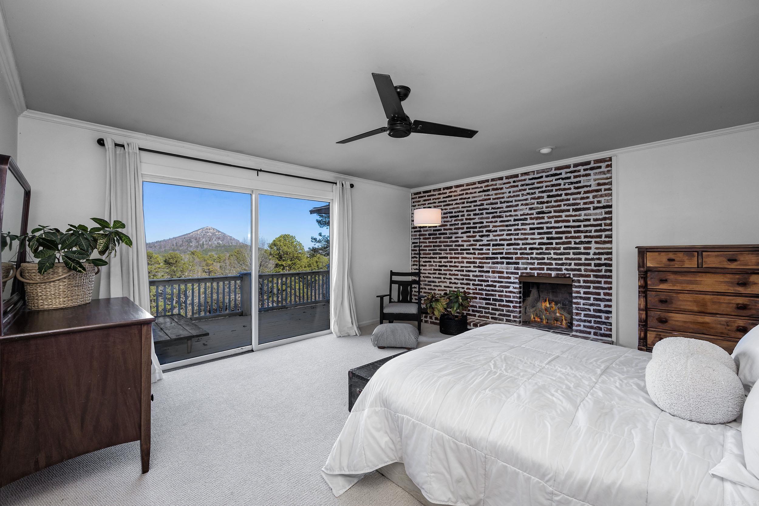 Pinnacle Mountain - Residential