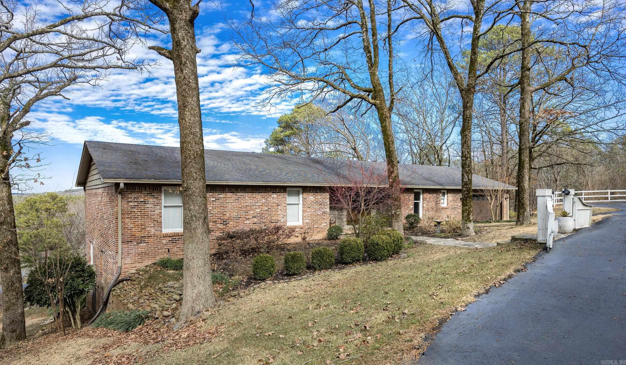 Pinnacle Mountain - Residential