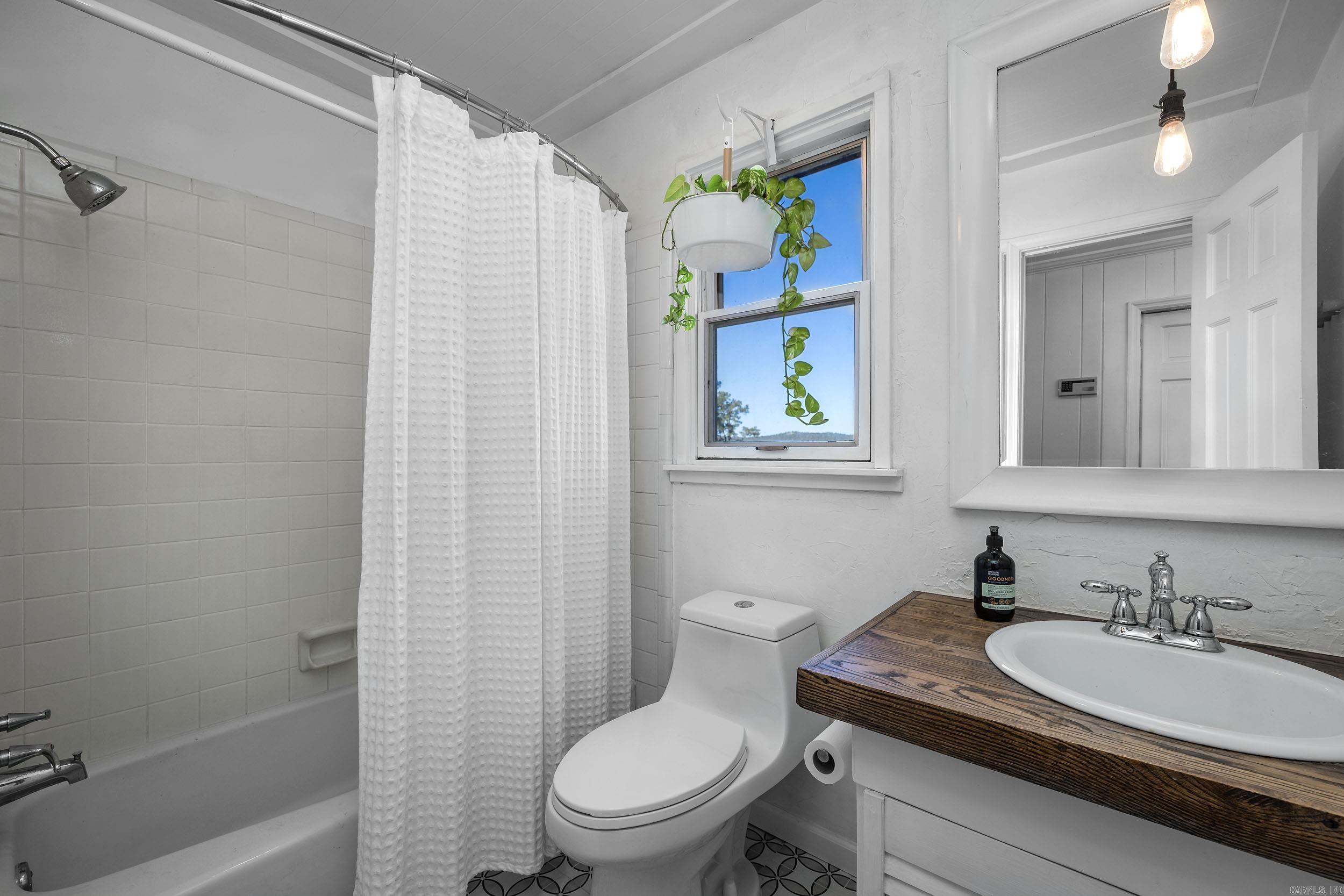 Pinnacle Mountain - Residential