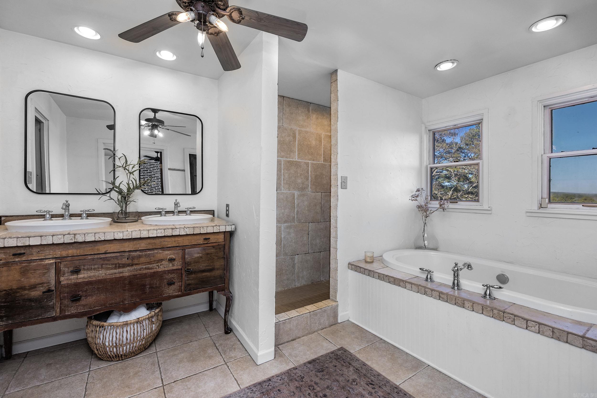 Pinnacle Mountain - Residential