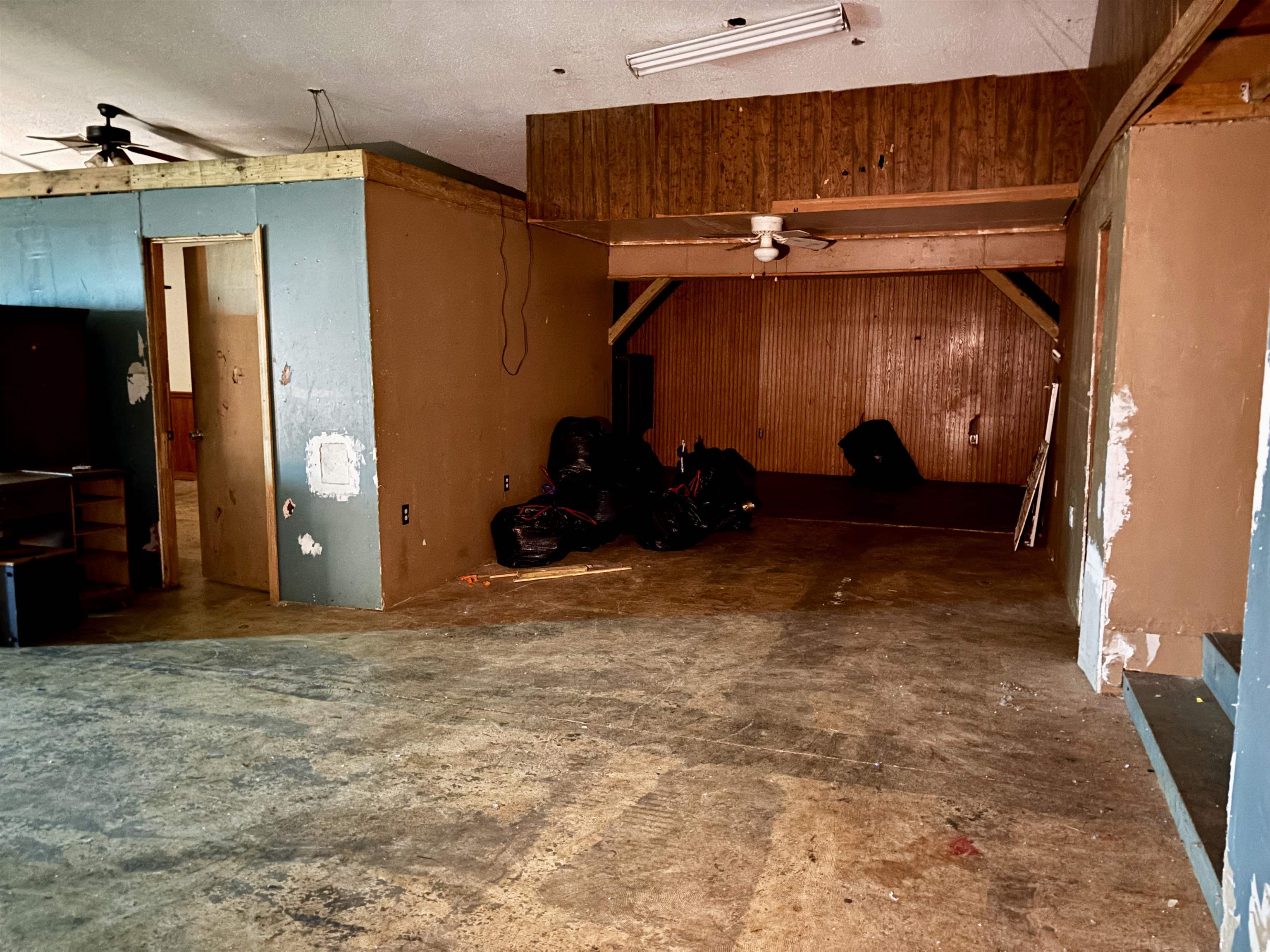 L.M. EARL ADDN - Residential