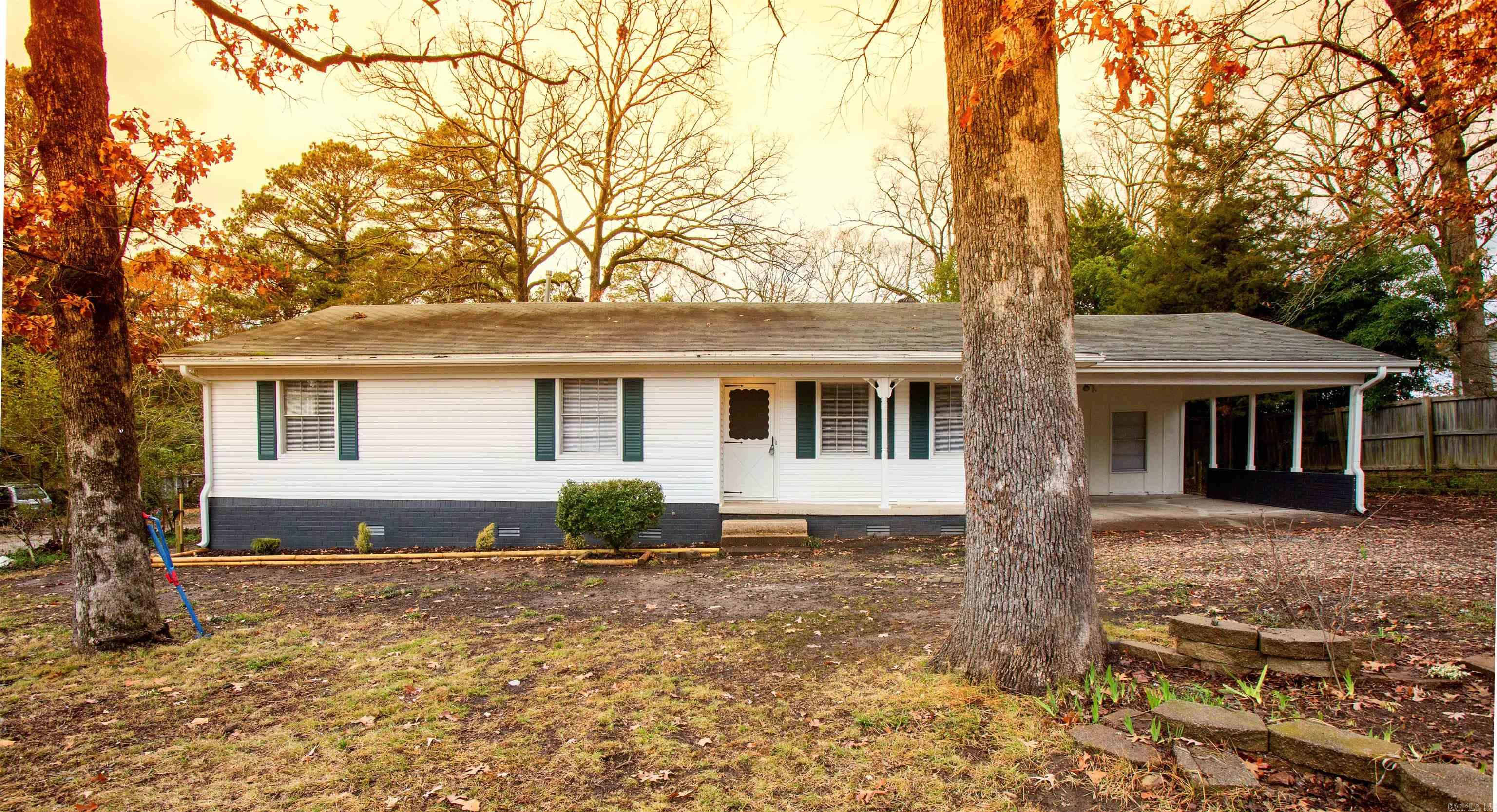 Cute 3BD/2BA in Alexander that is waiting for you to call home. Plenty of living space and storage options throughout. Eat-in-kitchen perfect for enjoying family meals. Lots of yard space! This property is managed by Hoffman Team so beware of scammers - we will never ask you to Cashapp us money. The lease for this property is for 18 months to 2 years with a 3% increase after the first year. Income must be 3x the amount of rent. Deposit, first monthās rent, and the $50 administration fee due before move in. This property does not accept section 8.