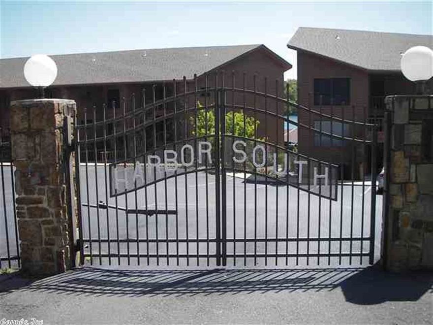 BEAUTIFUL LAKE HAMILTON CONDO WITH BOAT DOCK. FULLY FURNISHED, PROFESSIONALLY DECORATED WITH HARDWOOD, GRANITE AND TILE.