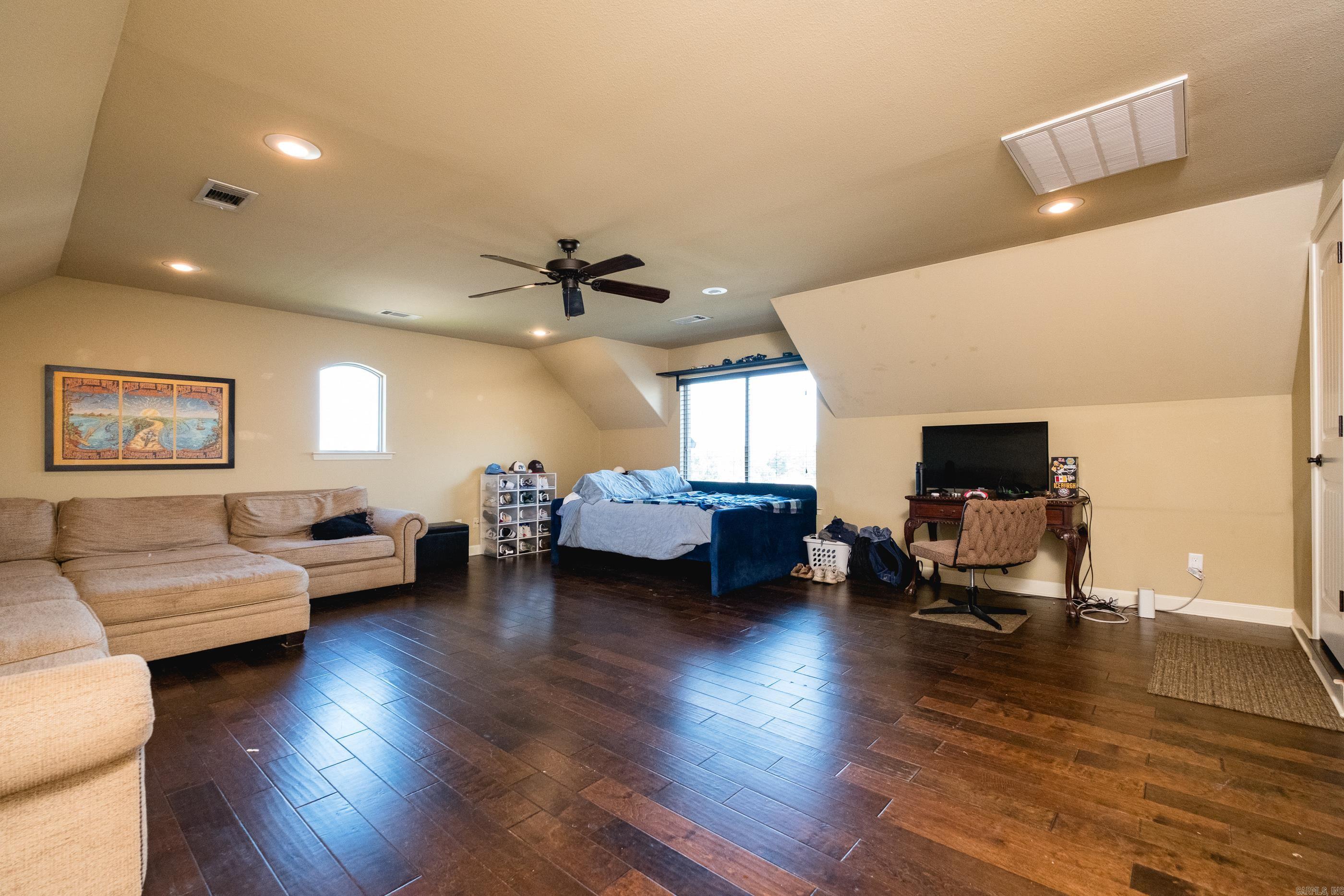 CHENAL VALLEY TOURNAY CIRCLE - Residential
