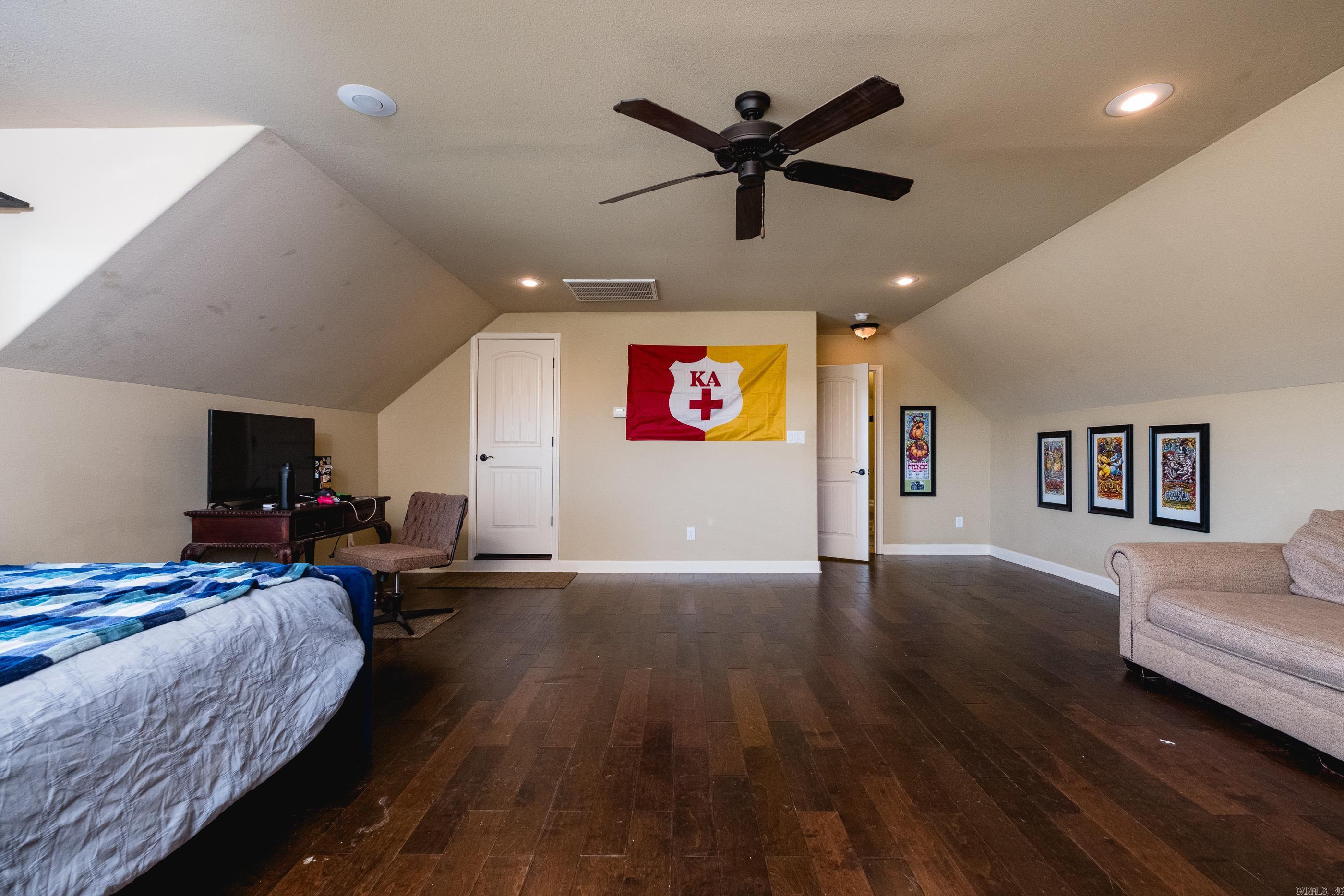 CHENAL VALLEY TOURNAY CIRCLE - Residential