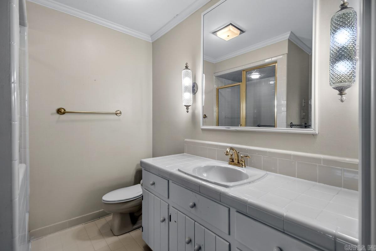 BLOOMFIELD HILLS - Residential