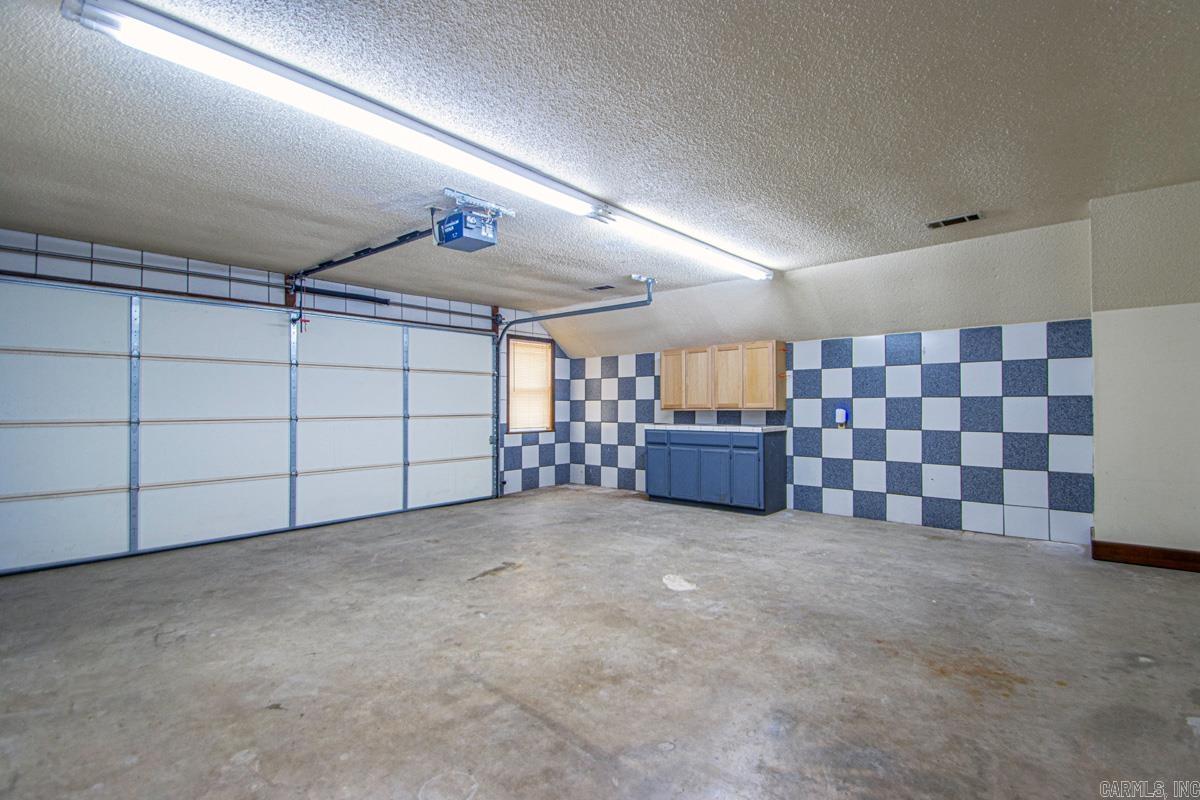 BLOOMFIELD HILLS - Residential