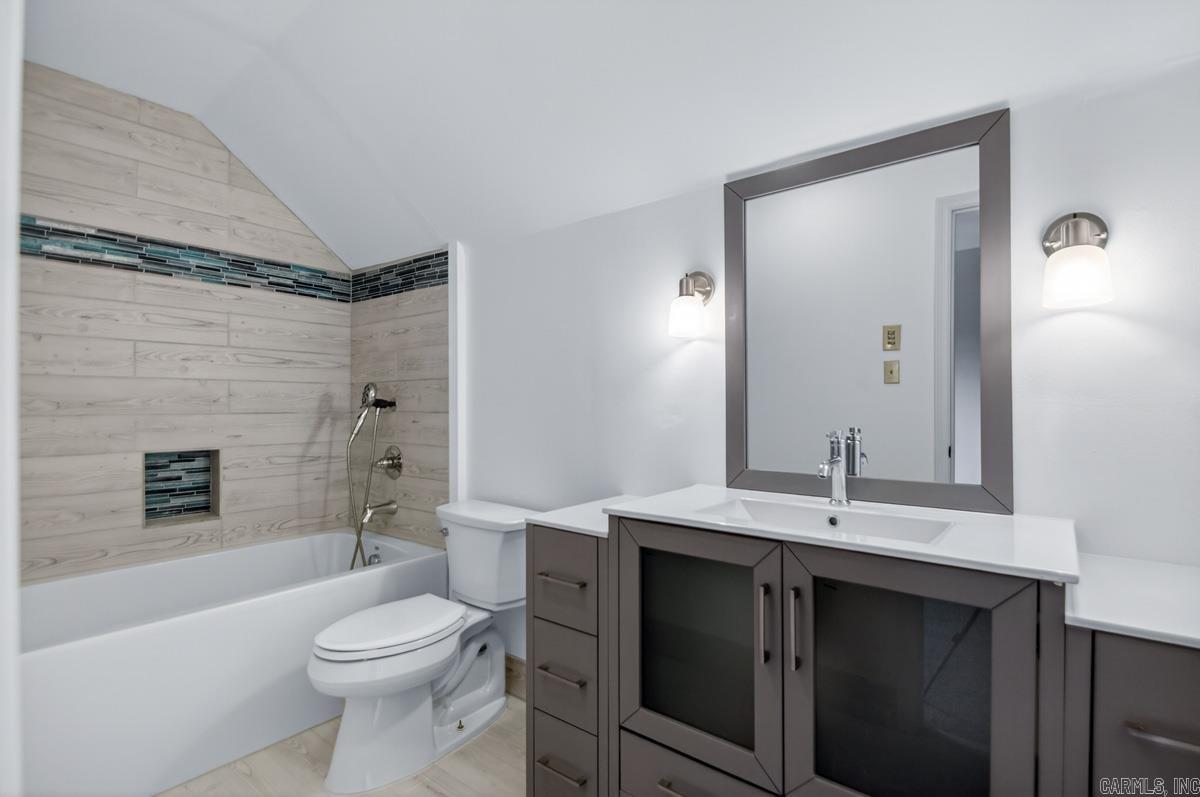 BLOOMFIELD HILLS - Residential