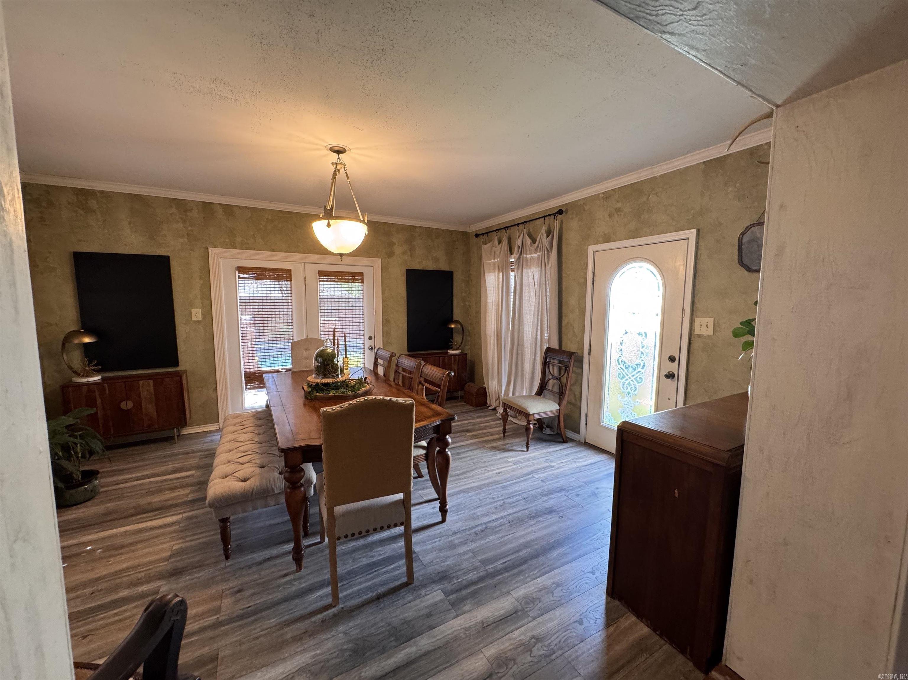 RIVER OAKS - Residential