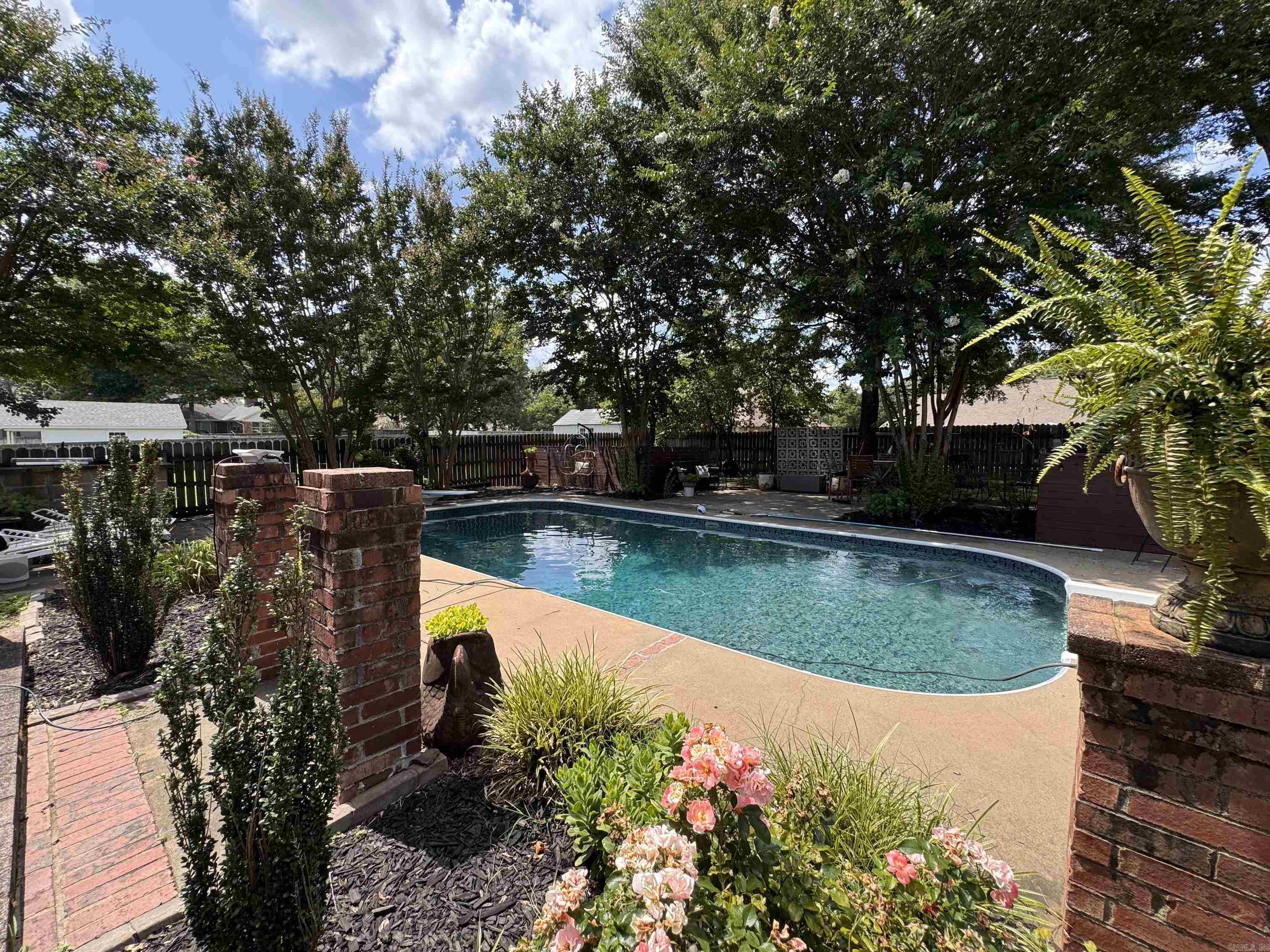 RIVER OAKS - Residential