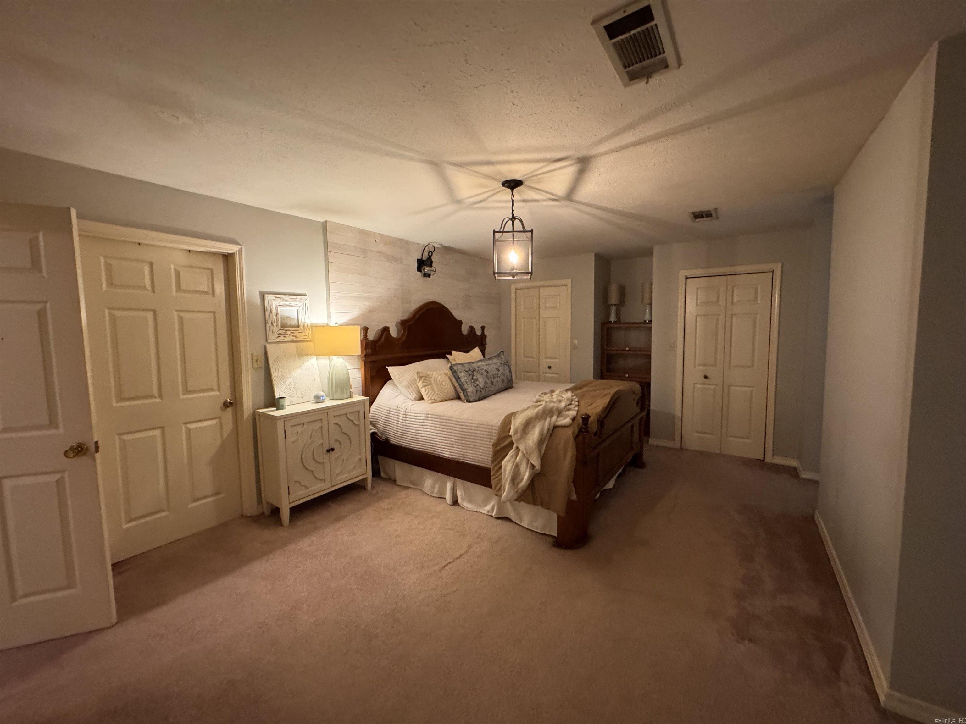 RIVER OAKS - Residential