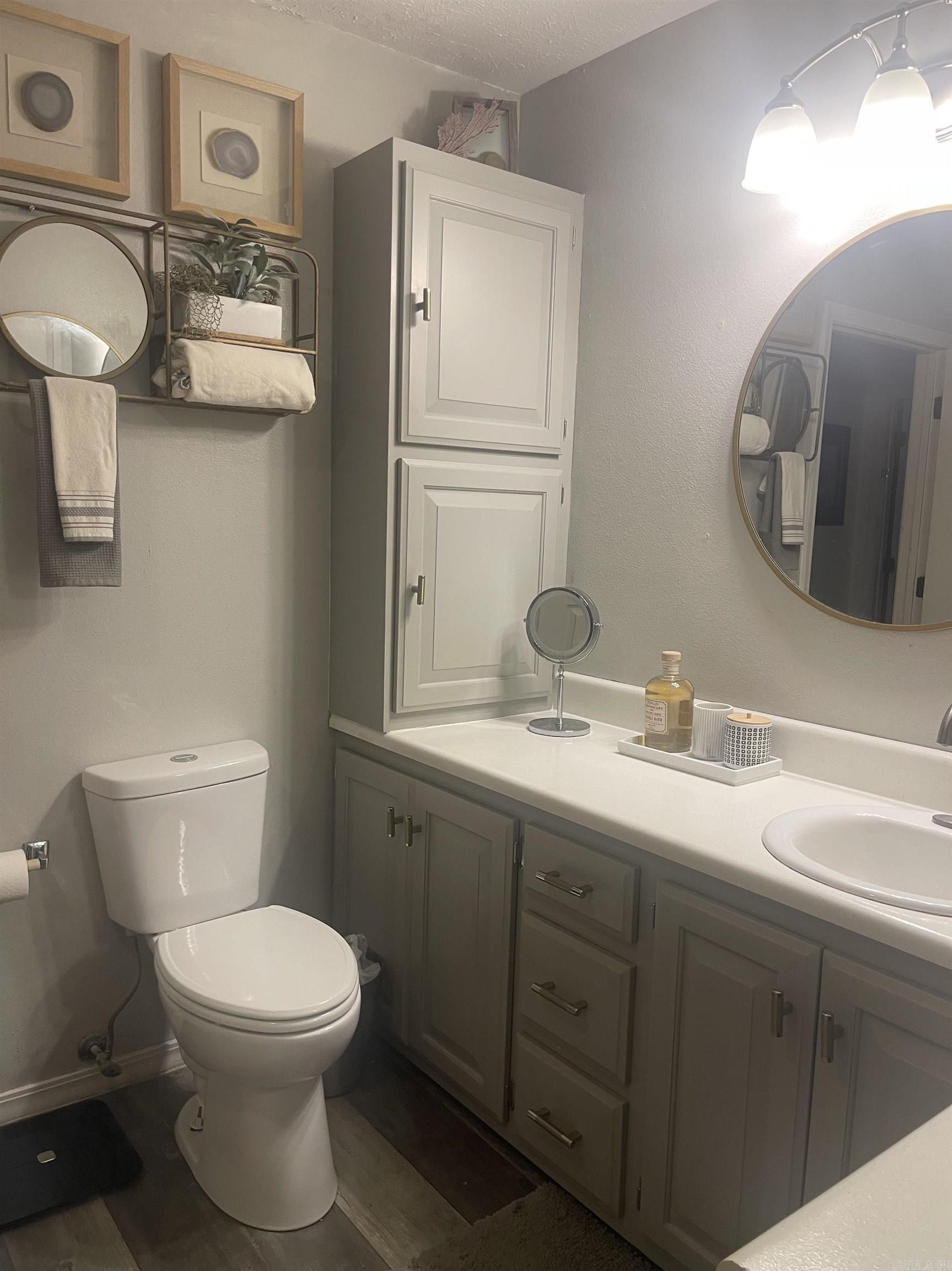 RIVER OAKS - Residential